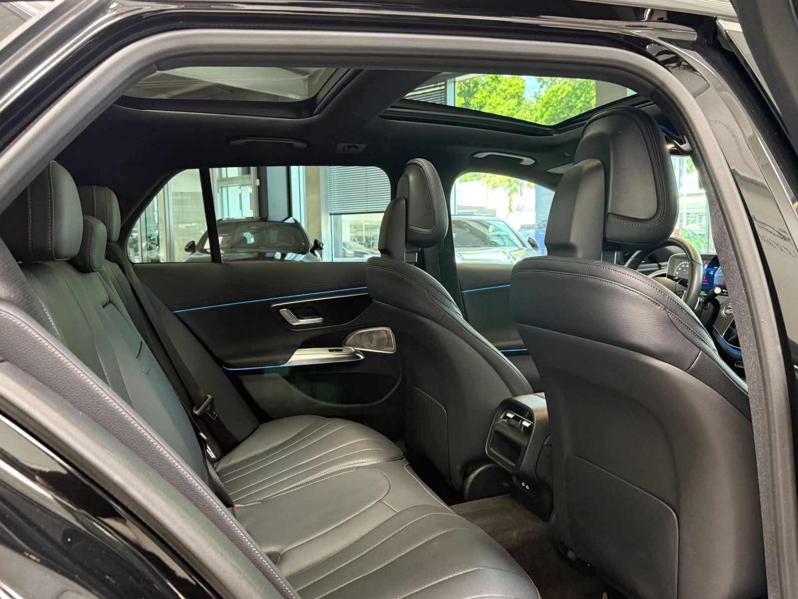 Fahrzeugabbildung Mercedes-Benz E 300 de T AVG.ADV.PLUS+PANORAMA+BURM4D+AHK+360°