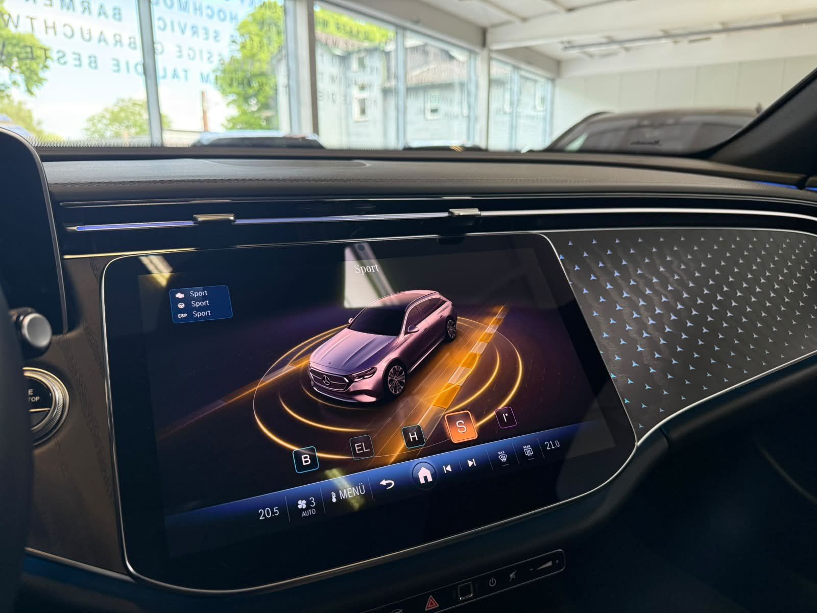 Fahrzeugabbildung Mercedes-Benz E 300 de T AVG.ADV.PLUS+PANORAMA+BURM4D+AHK+360°