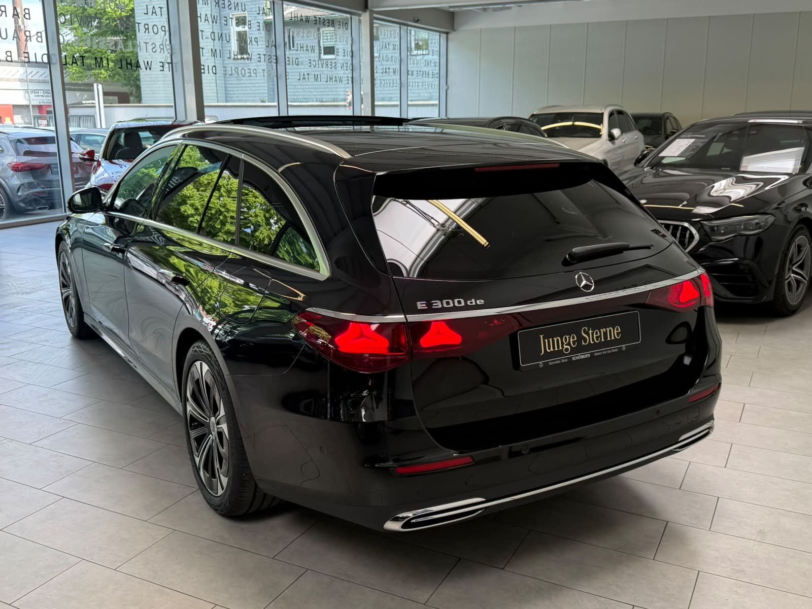 Fahrzeugabbildung Mercedes-Benz E 300 de T AVG.ADV.PLUS+PANORAMA+BURM4D+AHK+360°