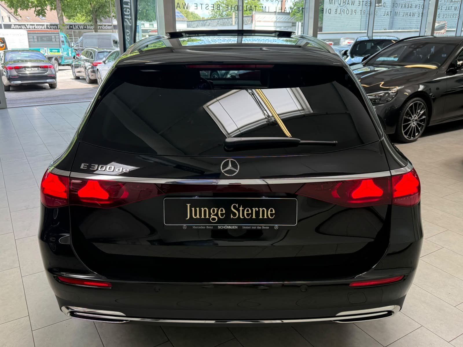 Fahrzeugabbildung Mercedes-Benz E 300 de T AVG.ADV.PLUS+PANORAMA+BURM4D+AHK+360°