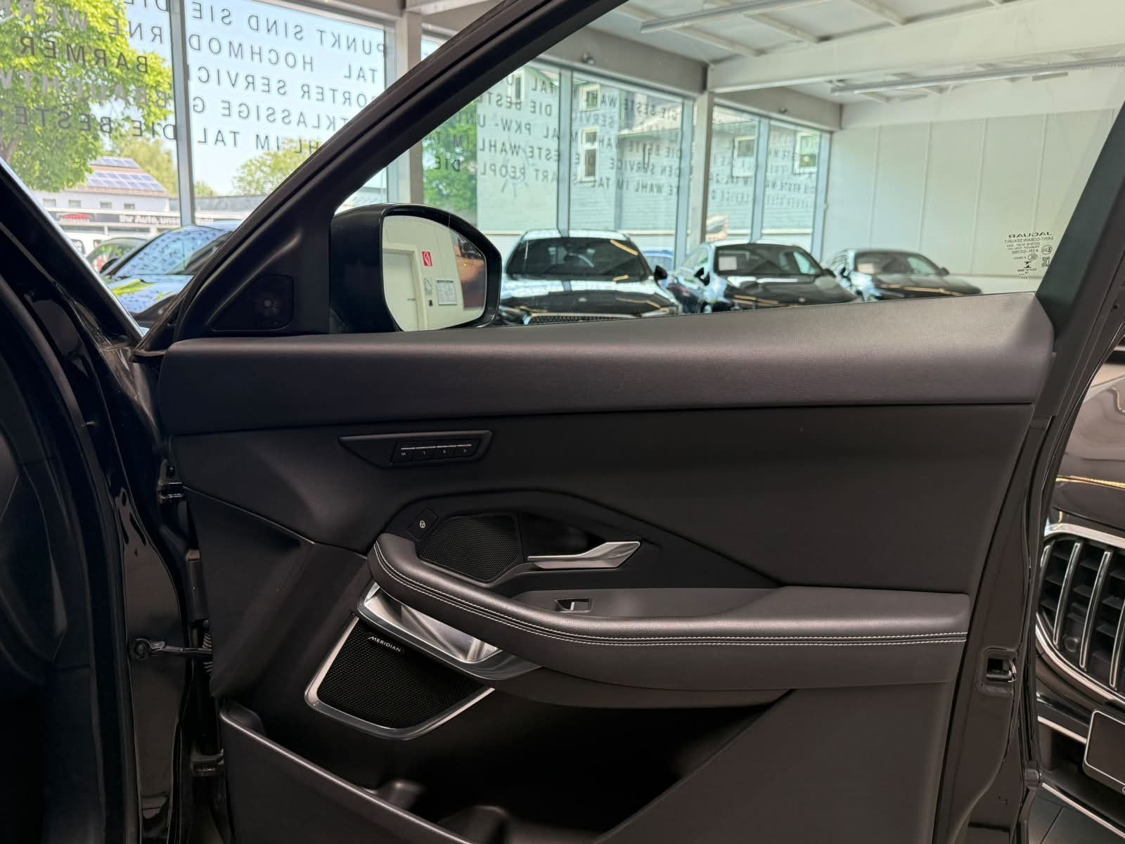 Fahrzeugabbildung Jaguar E-PACE R-Dynamic SE D180 AWD - VK nur an GEWERBE