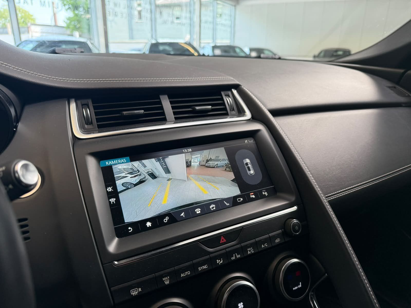 Fahrzeugabbildung Jaguar E-PACE R-Dynamic SE D180 AWD - VK nur an GEWERBE