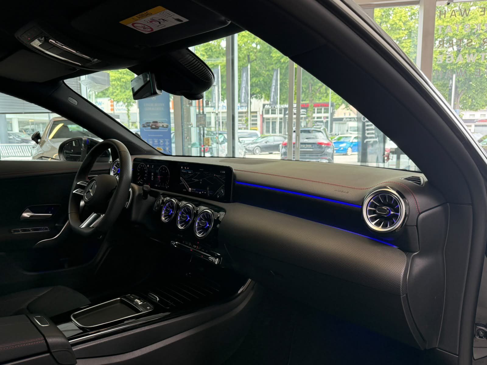Fahrzeugabbildung Mercedes-Benz CLA 200 d Coupé AMG VERSTELLDÄMPF+TOTWINKEL+SIGN