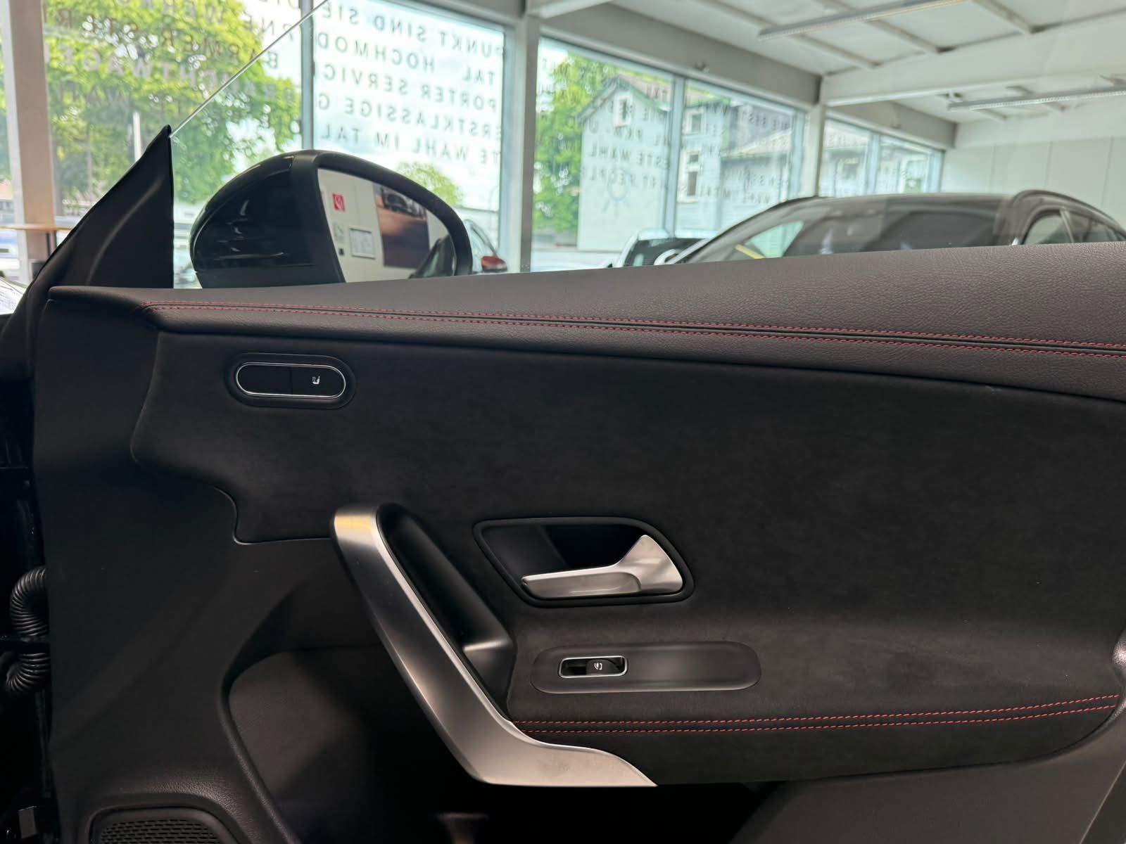 Fahrzeugabbildung Mercedes-Benz CLA 200 d Coupé AMG VERSTELLDÄMPF+TOTWINKEL+SIGN