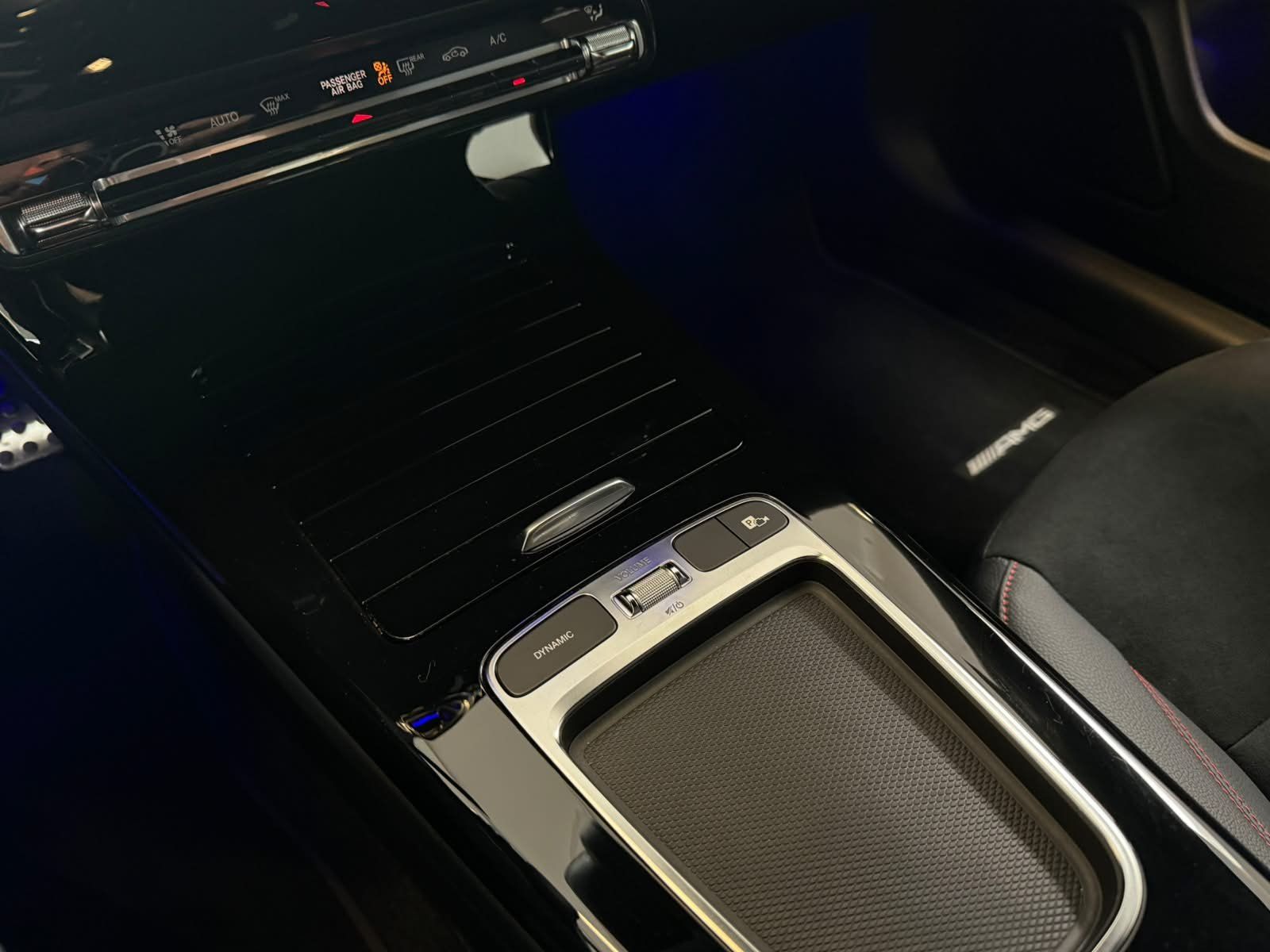 Fahrzeugabbildung Mercedes-Benz CLA 200 d Coupé AMG VERSTELLDÄMPF+TOTWINKEL+SIGN