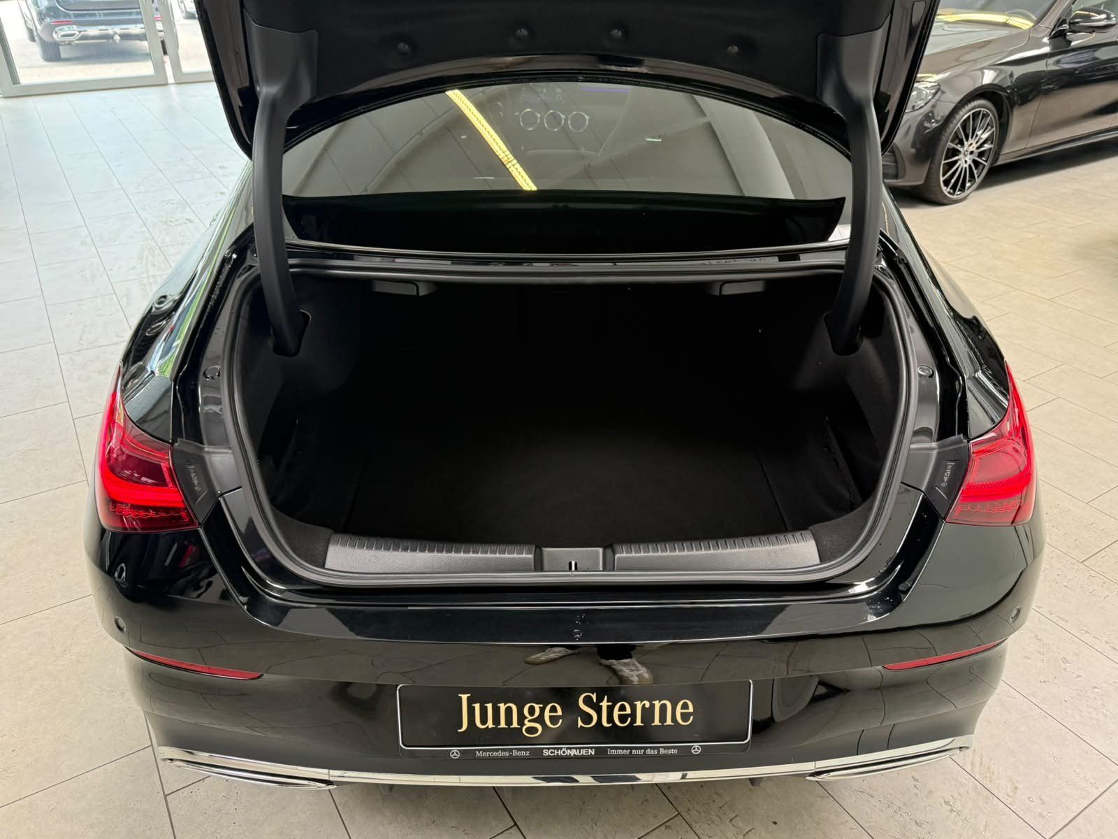 Fahrzeugabbildung Mercedes-Benz CLA 200 d Coupé AMG VERSTELLDÄMPF+TOTWINKEL+SIGN