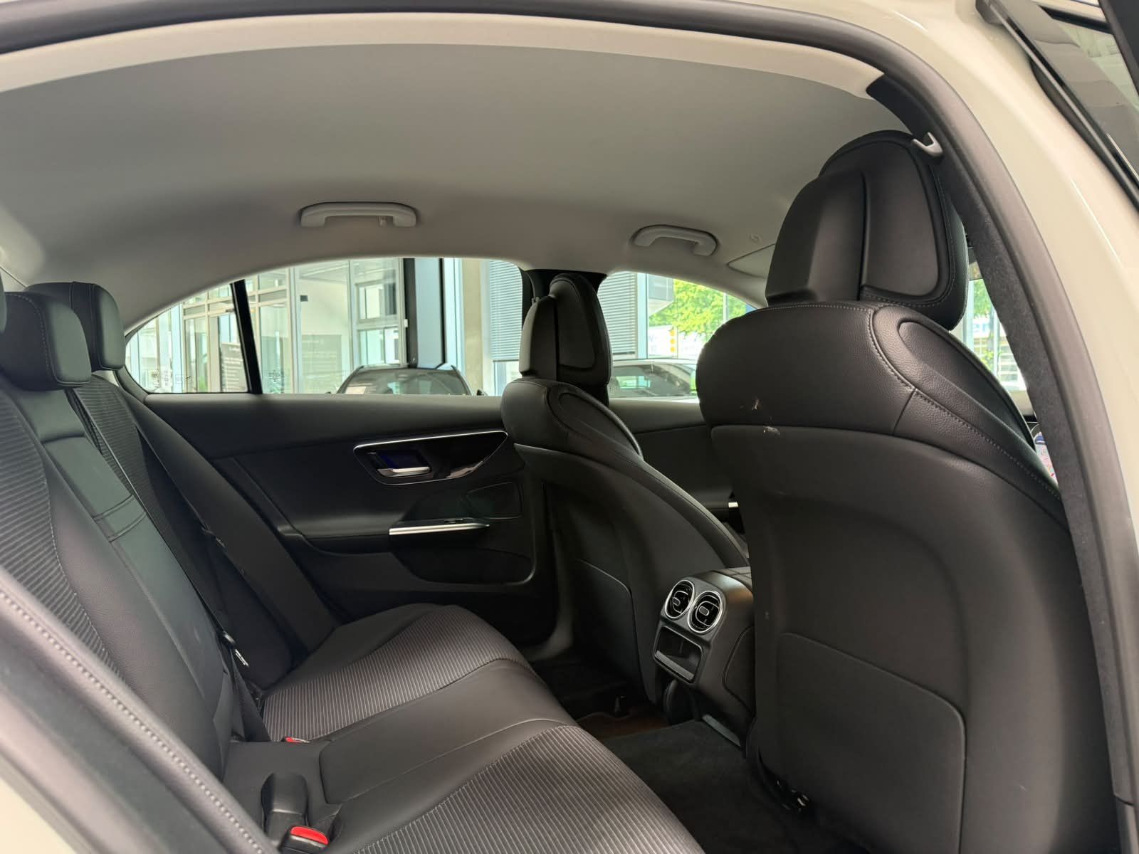 Fahrzeugabbildung Mercedes-Benz C 200 AVANTGARDE ADV.+TOTWINKEL+WINTER+CARPLAY