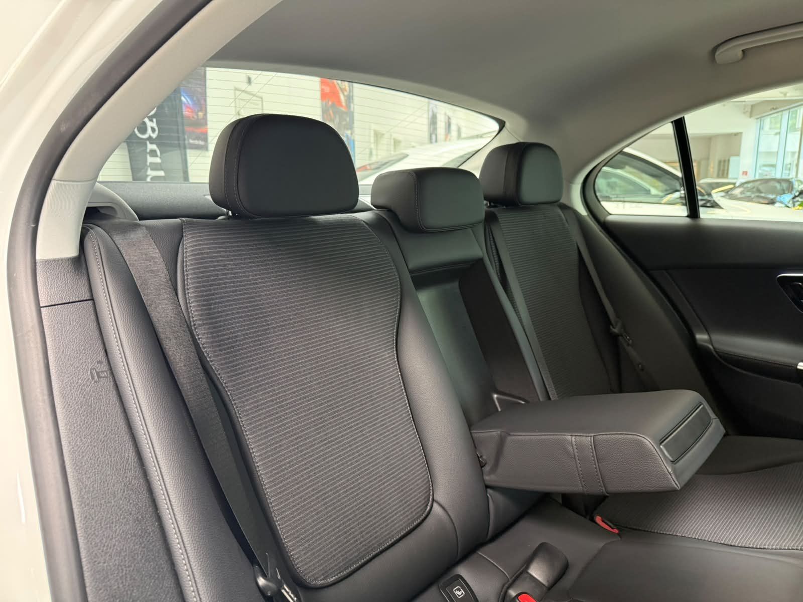 Fahrzeugabbildung Mercedes-Benz C 200 AVANTGARDE ADV.+TOTWINKEL+WINTER+CARPLAY