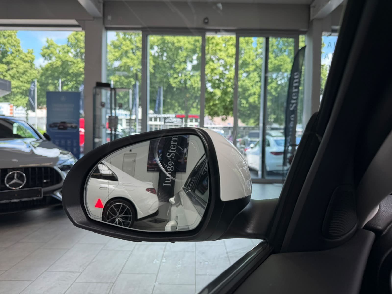 Fahrzeugabbildung Mercedes-Benz C 200 AVANTGARDE ADV.+TOTWINKEL+WINTER+CARPLAY