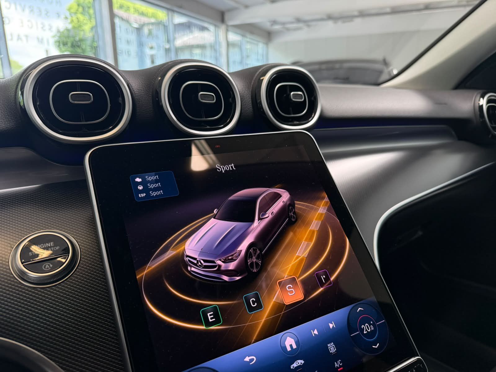 Fahrzeugabbildung Mercedes-Benz C 200 AVANTGARDE ADV.+TOTWINKEL+WINTER+CARPLAY