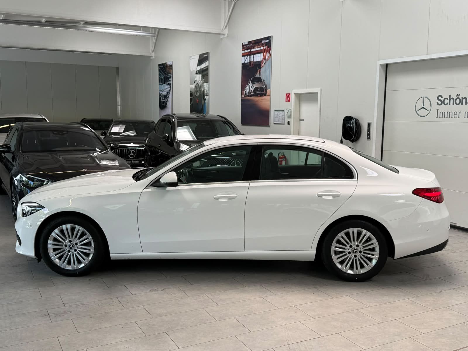 Fahrzeugabbildung Mercedes-Benz C 200 AVANTGARDE ADV.+TOTWINKEL+WINTER+CARPLAY