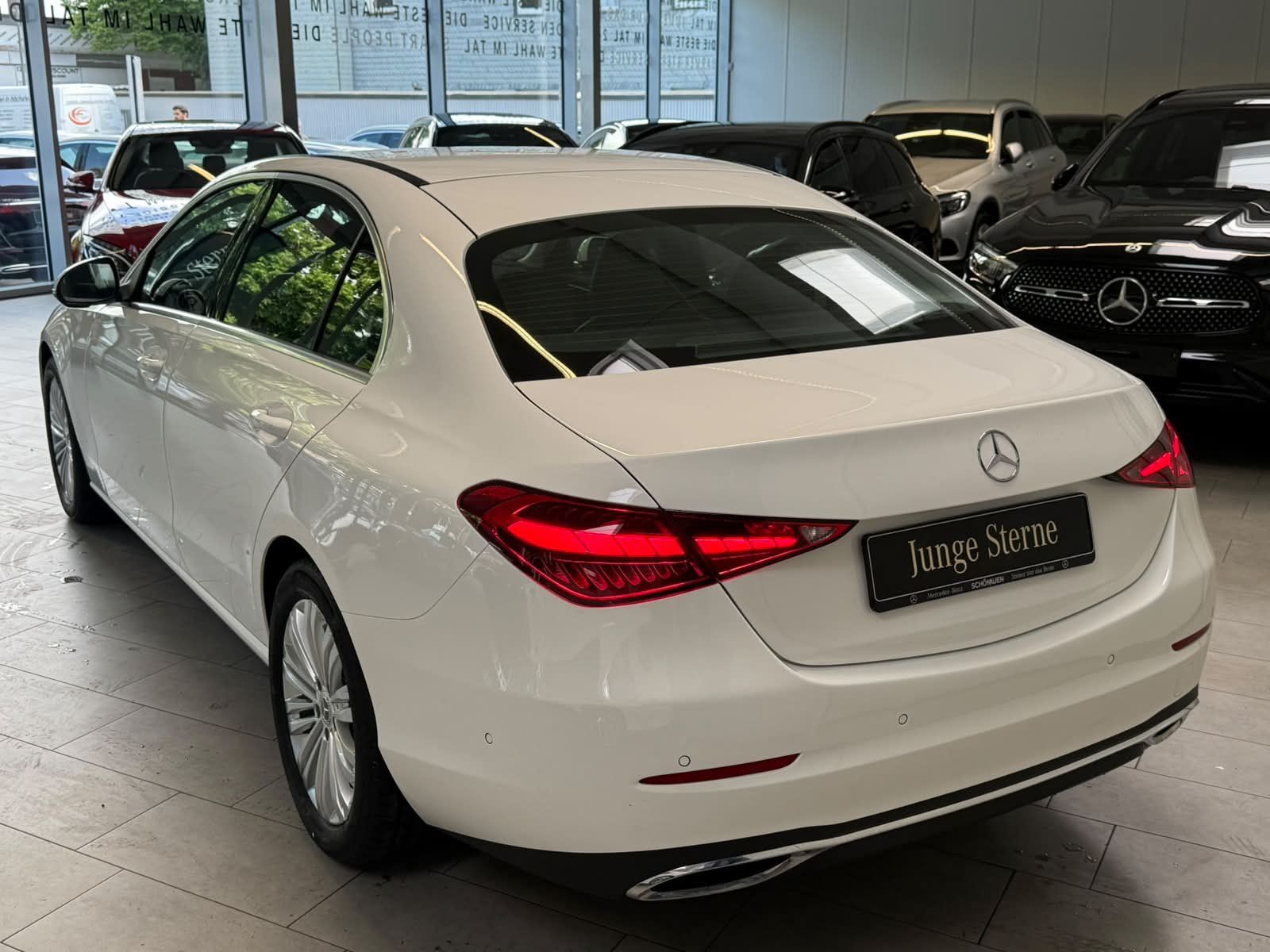 Fahrzeugabbildung Mercedes-Benz C 200 AVANTGARDE ADV.+TOTWINKEL+WINTER+CARPLAY
