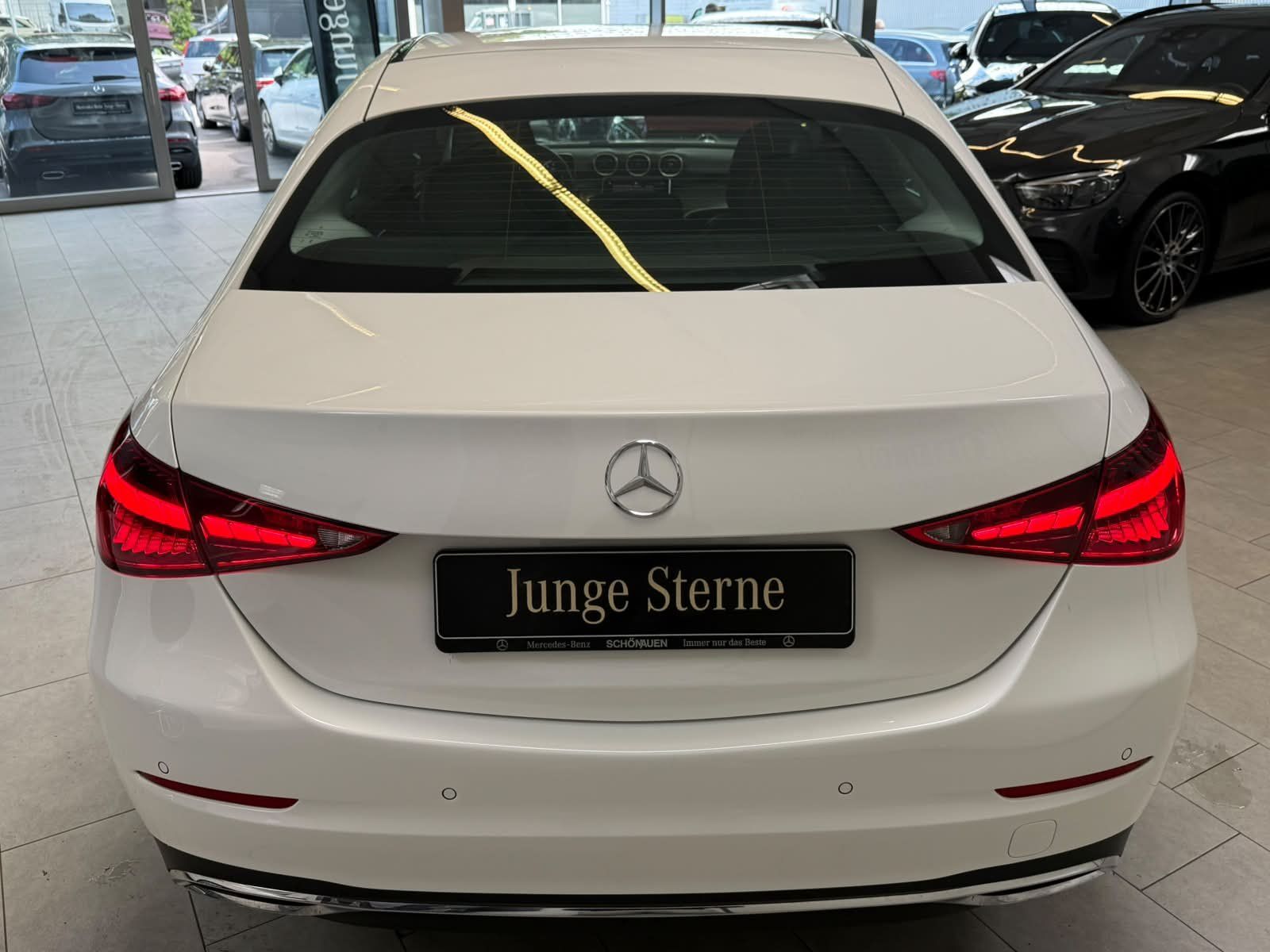 Fahrzeugabbildung Mercedes-Benz C 200 AVANTGARDE ADV.+TOTWINKEL+WINTER+CARPLAY