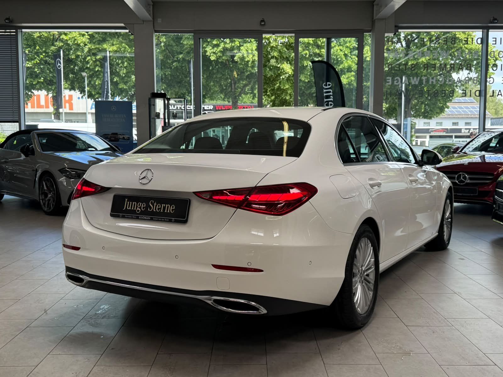 Fahrzeugabbildung Mercedes-Benz C 200 AVANTGARDE ADV.+TOTWINKEL+WINTER+CARPLAY