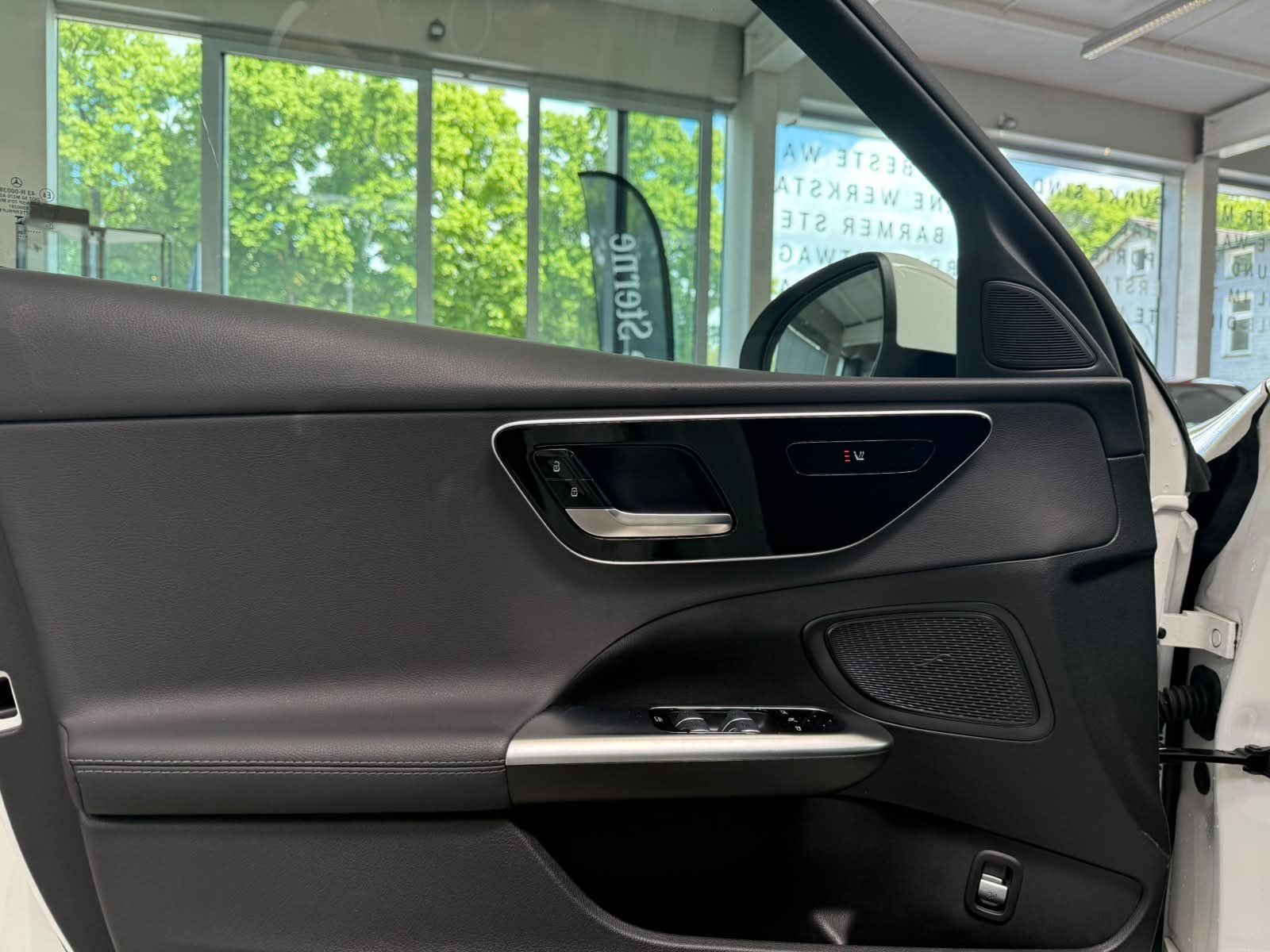 Fahrzeugabbildung Mercedes-Benz C 200 AVANTGARDE ADV.+TOTWINKEL+WINTER+CARPLAY