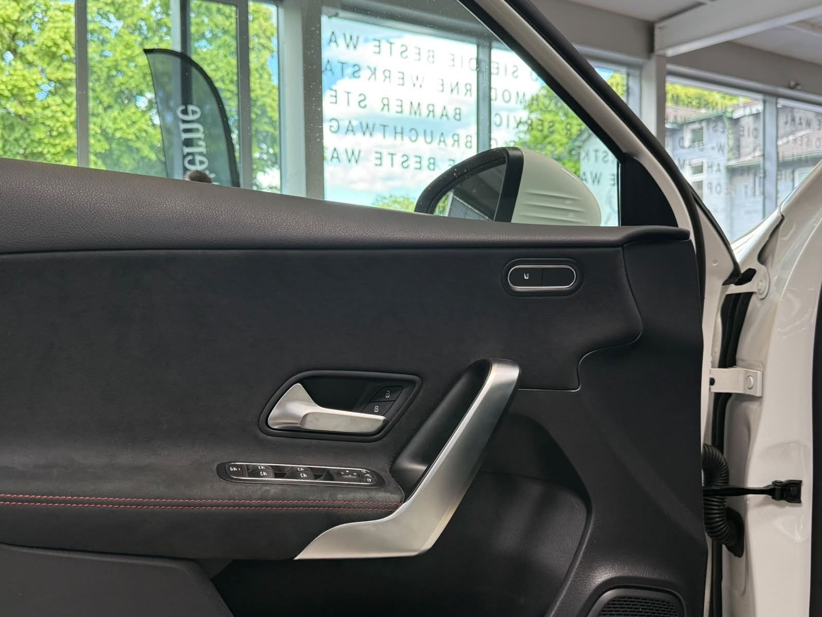 Fahrzeugabbildung Mercedes-Benz A 200 AMG VOLLDIGI+WINTER+LED+NAVIPREMIUM+KAMERA