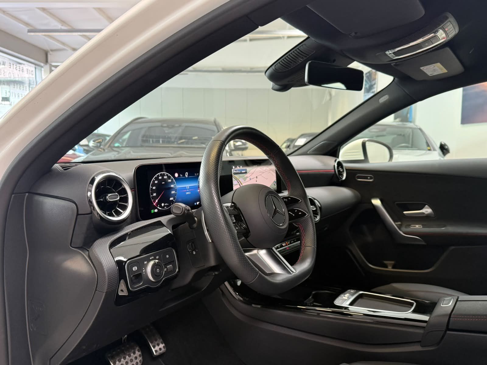 Fahrzeugabbildung Mercedes-Benz A 200 AMG VOLLDIGI+WINTER+LED+NAVIPREMIUM+KAMERA
