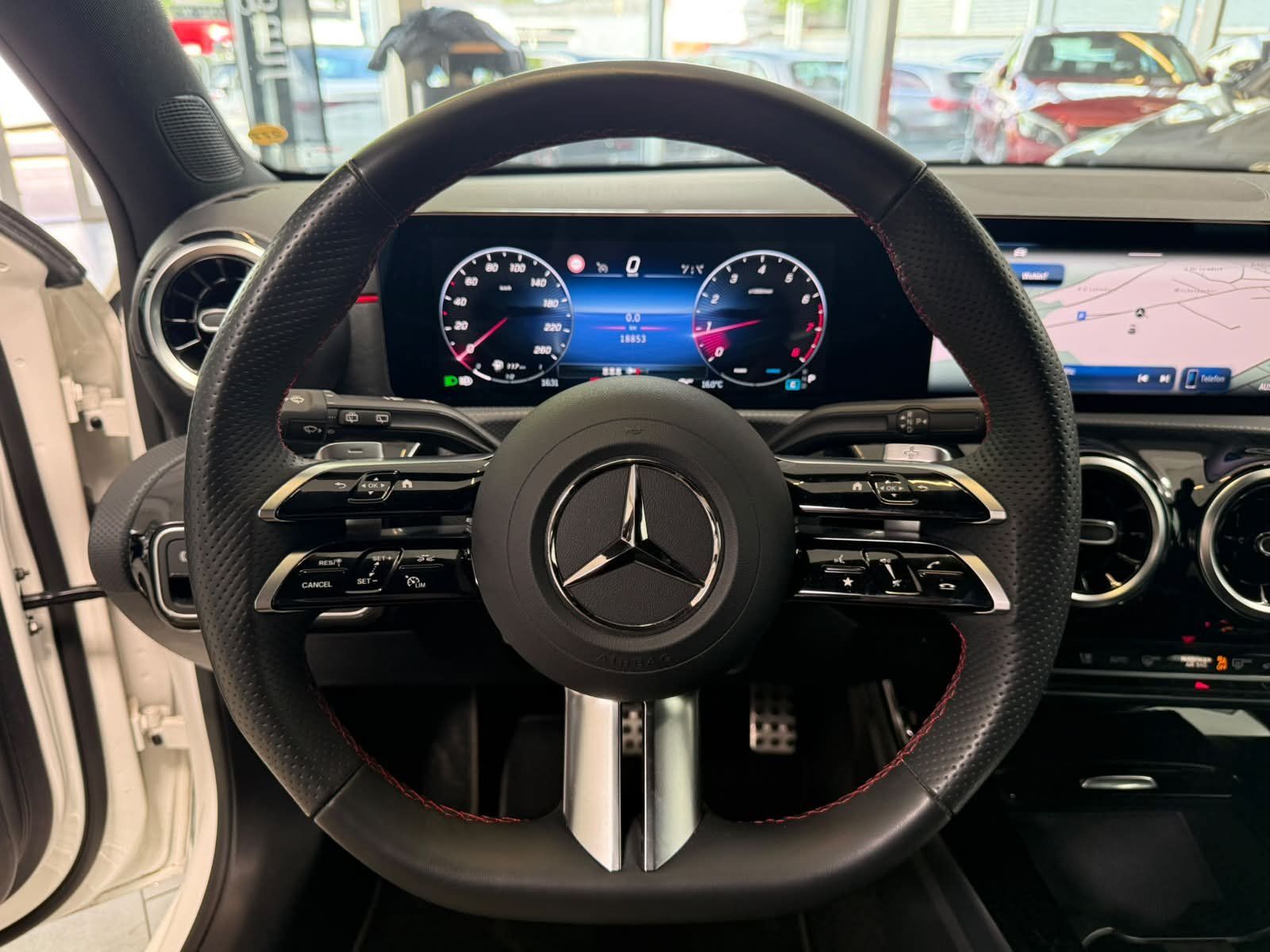 Fahrzeugabbildung Mercedes-Benz A 200 AMG VOLLDIGI+WINTER+LED+NAVIPREMIUM+KAMERA