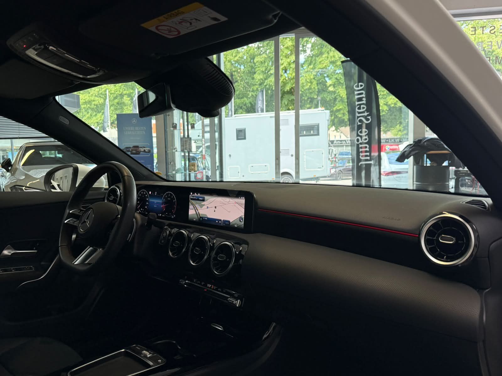 Fahrzeugabbildung Mercedes-Benz A 200 AMG VOLLDIGI+WINTER+LED+NAVIPREMIUM+KAMERA