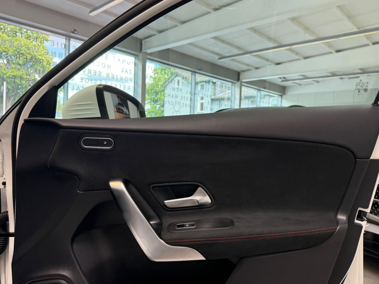 Fahrzeugabbildung Mercedes-Benz A 200 AMG VOLLDIGI+WINTER+LED+NAVIPREMIUM+KAMERA
