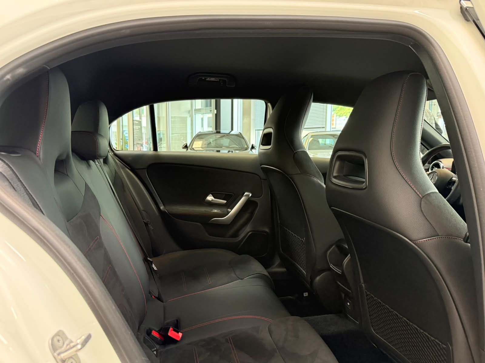 Fahrzeugabbildung Mercedes-Benz A 200 AMG VOLLDIGI+WINTER+LED+NAVIPREMIUM+KAMERA