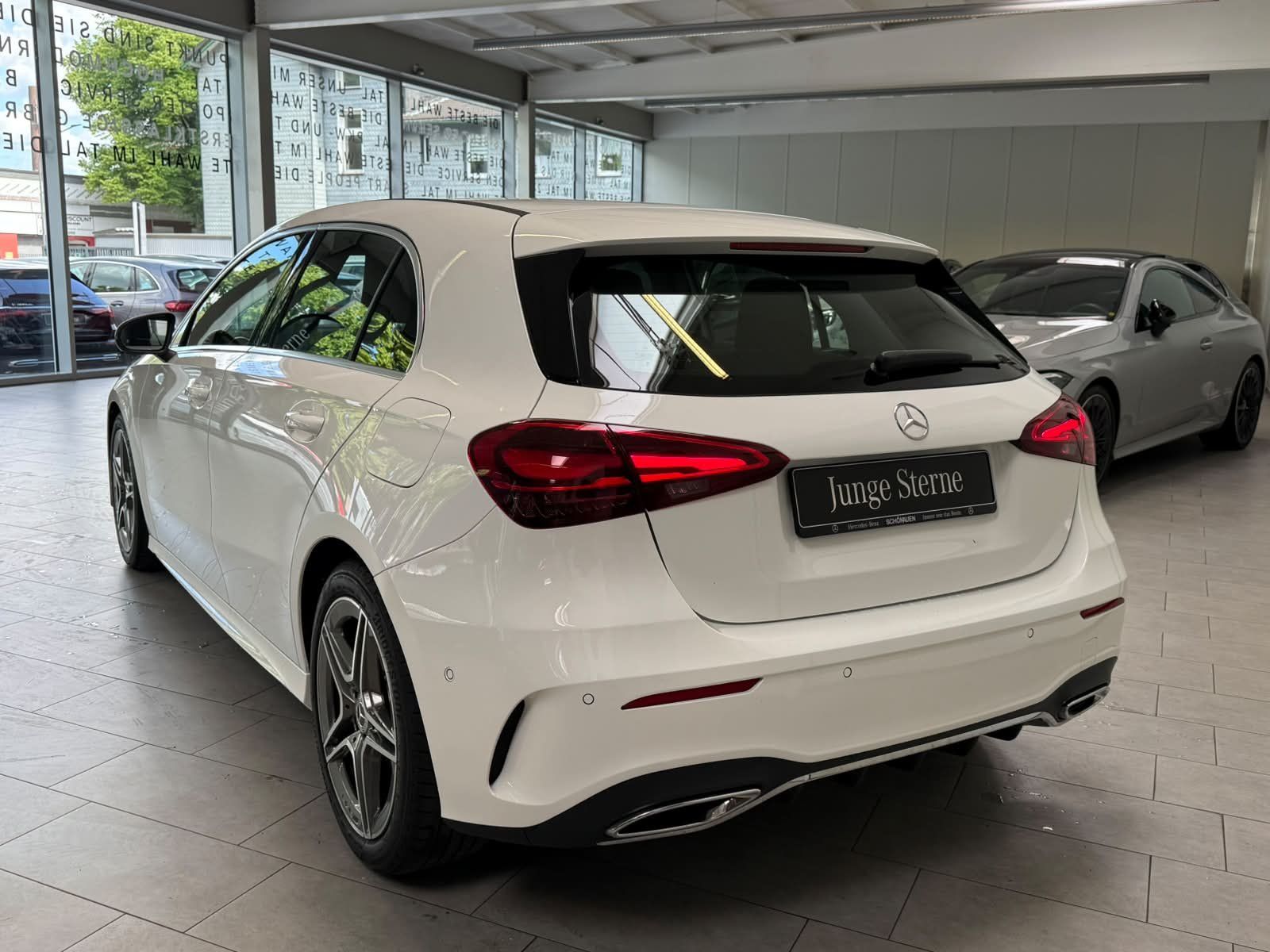 Fahrzeugabbildung Mercedes-Benz A 200 AMG VOLLDIGI+WINTER+LED+NAVIPREMIUM+KAMERA