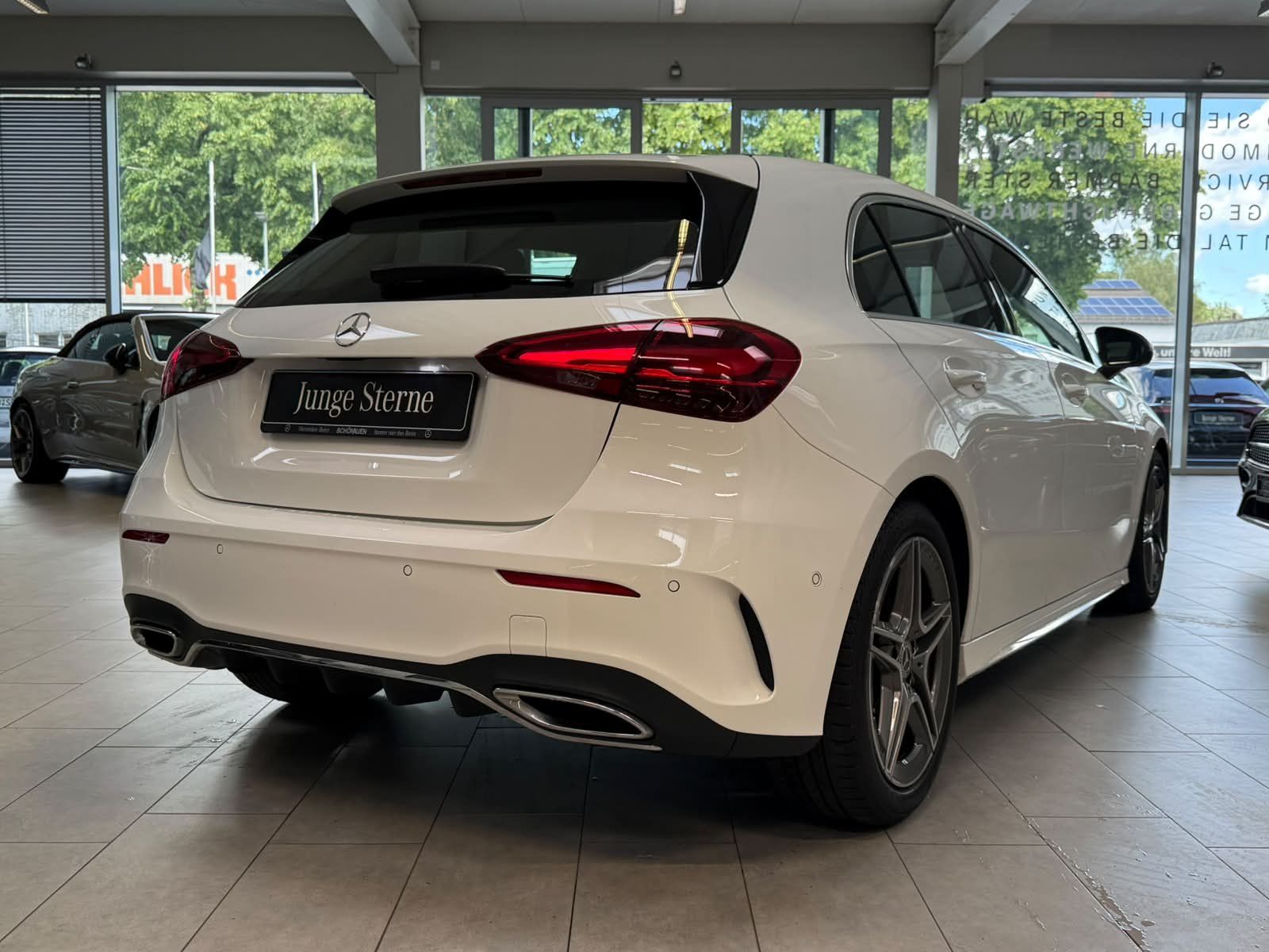 Fahrzeugabbildung Mercedes-Benz A 200 AMG VOLLDIGI+WINTER+LED+NAVIPREMIUM+KAMERA