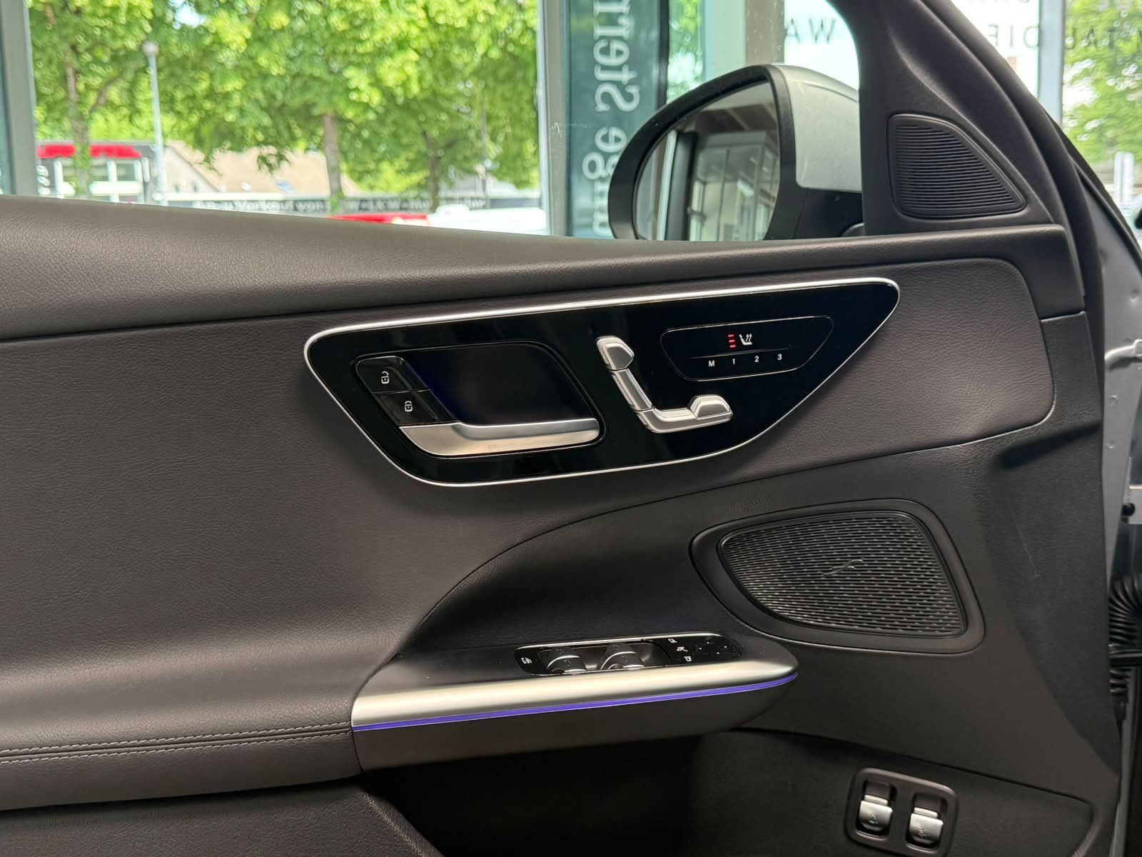 Fahrzeugabbildung Mercedes-Benz C 300 e T AVANTGARDE MEMO+CARPLAY+DISTRO+DIGITAL