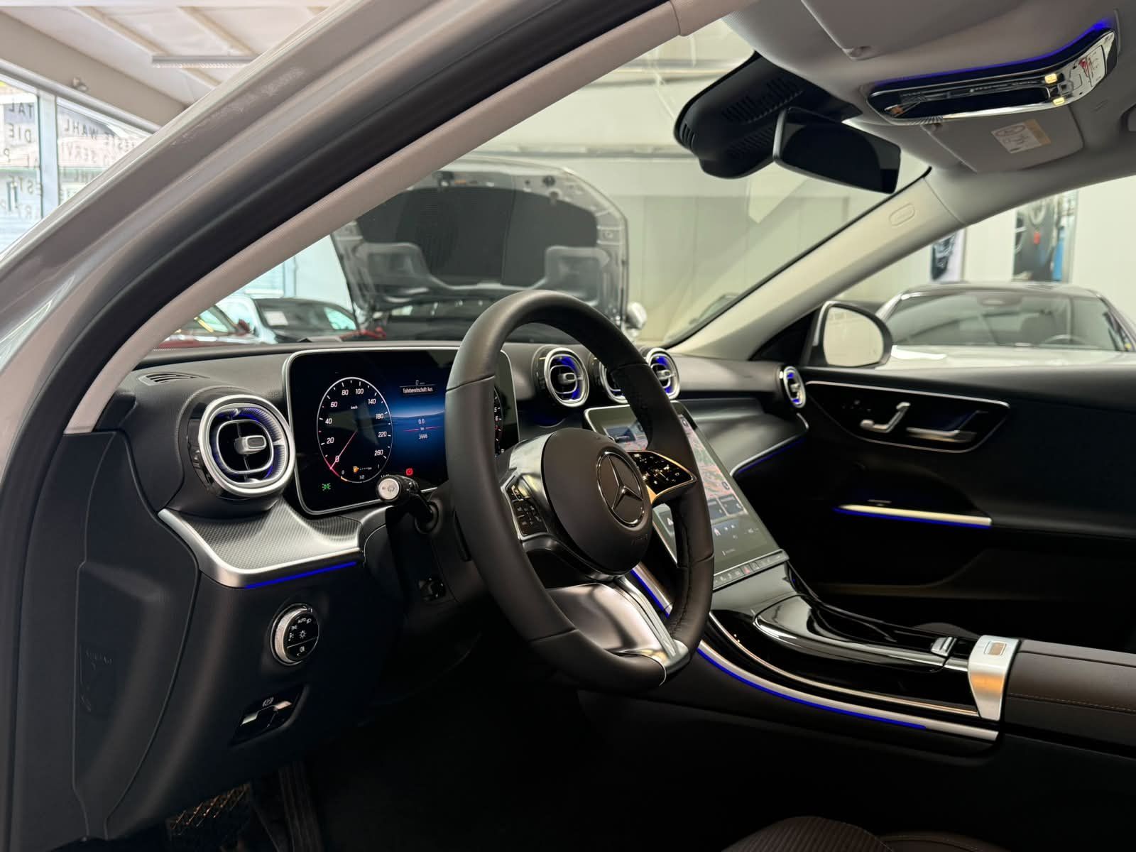 Fahrzeugabbildung Mercedes-Benz C 300 e T AVANTGARDE MEMO+CARPLAY+DISTRO+DIGITAL