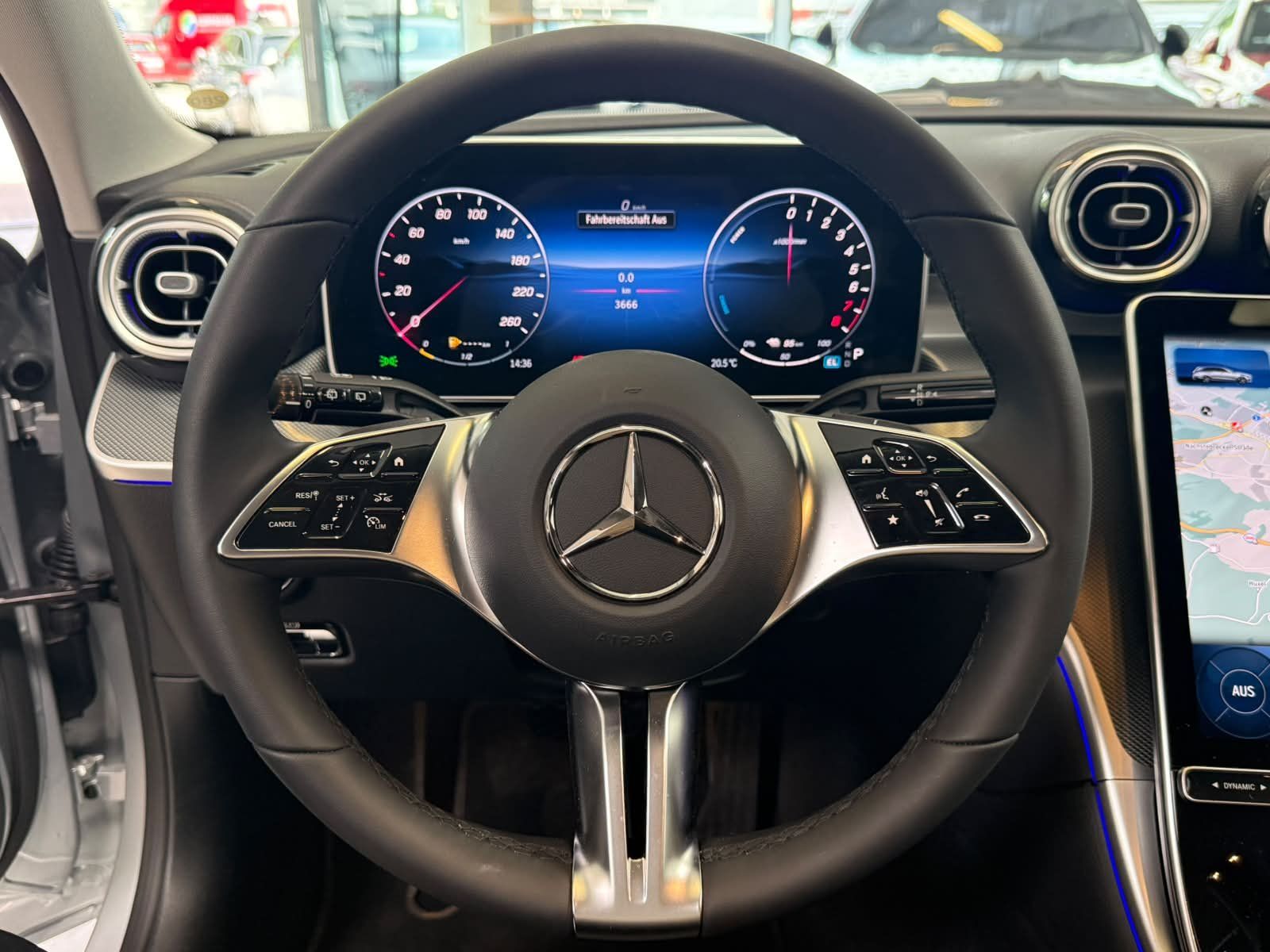 Fahrzeugabbildung Mercedes-Benz C 300 e T AVANTGARDE MEMO+CARPLAY+DISTRO+DIGITAL
