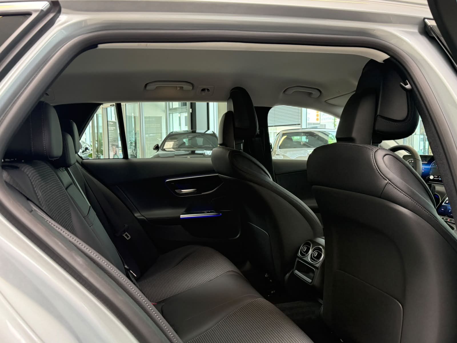 Fahrzeugabbildung Mercedes-Benz C 300 e T AVANTGARDE MEMO+CARPLAY+DISTRO+DIGITAL