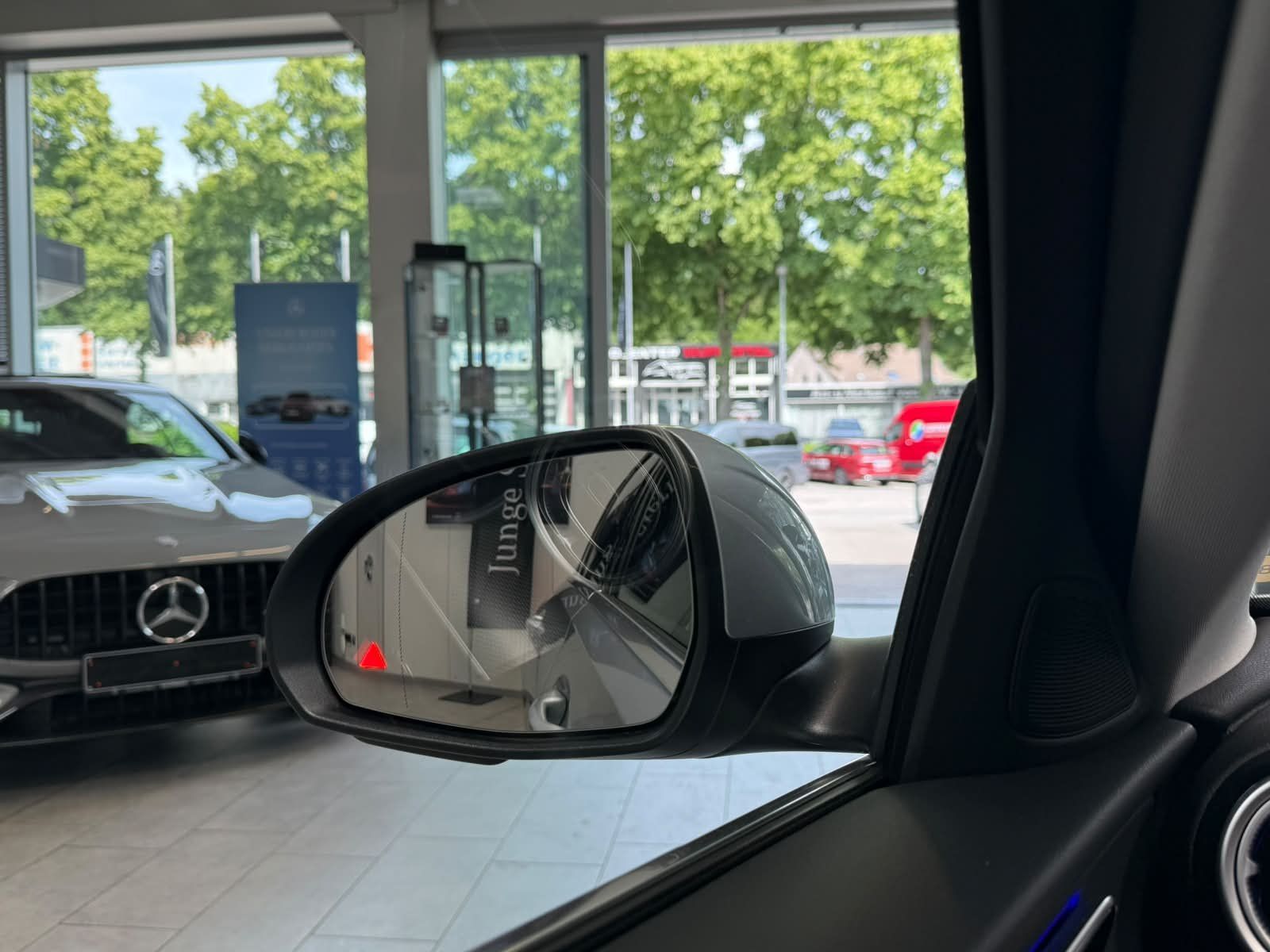 Fahrzeugabbildung Mercedes-Benz C 300 e T AVANTGARDE MEMO+CARPLAY+DISTRO+DIGITAL