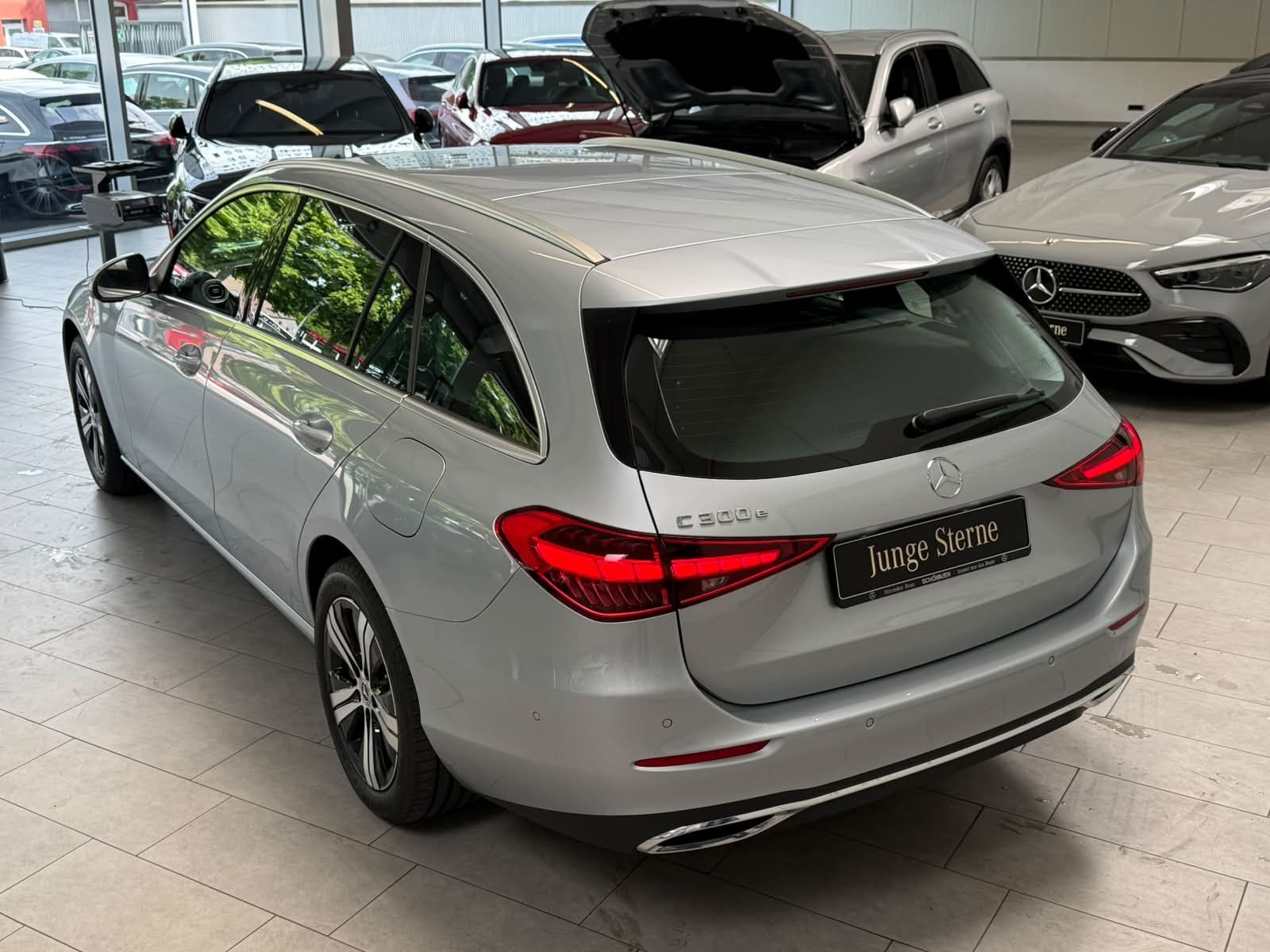 Fahrzeugabbildung Mercedes-Benz C 300 e T AVANTGARDE MEMO+CARPLAY+DISTRO+DIGITAL
