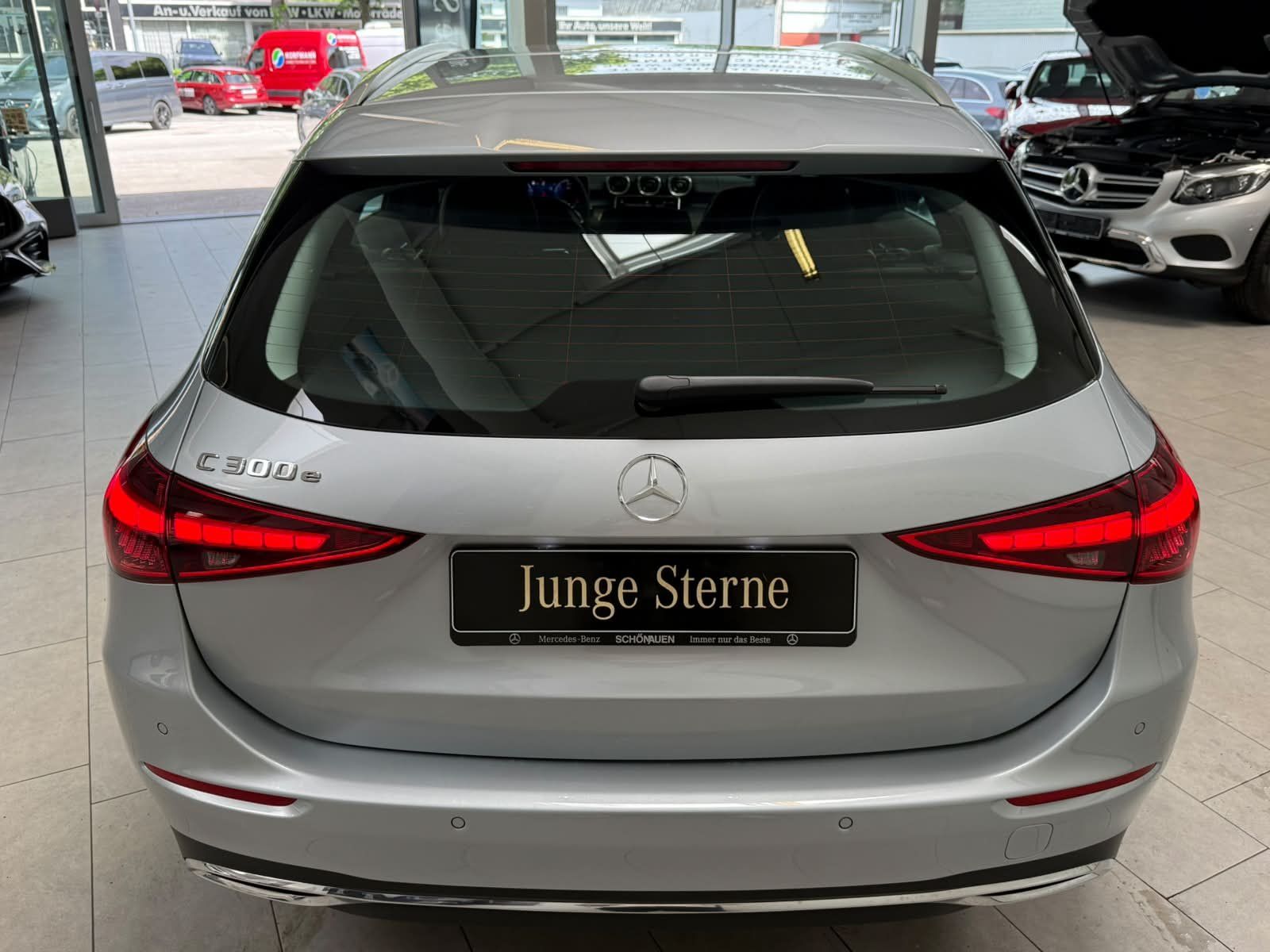 Fahrzeugabbildung Mercedes-Benz C 300 e T AVANTGARDE MEMO+CARPLAY+DISTRO+DIGITAL