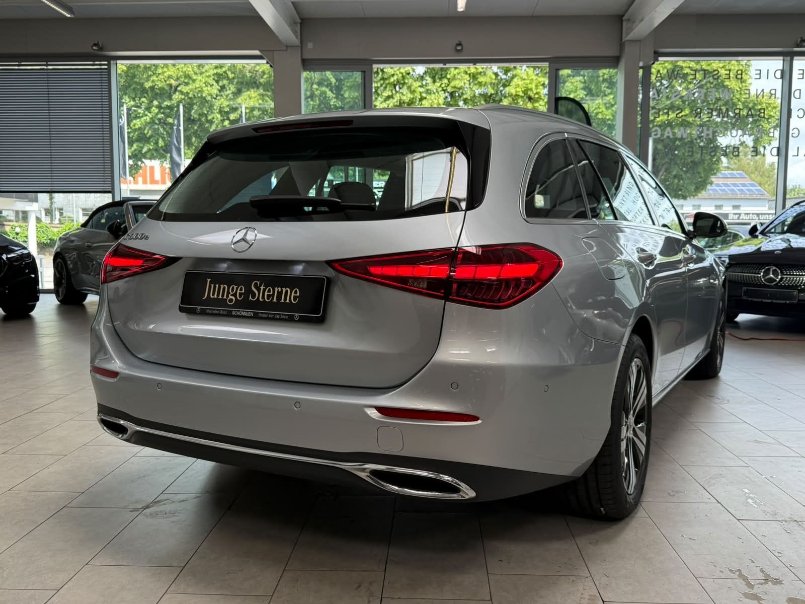 Fahrzeugabbildung Mercedes-Benz C 300 e T AVANTGARDE MEMO+CARPLAY+DISTRO+DIGITAL