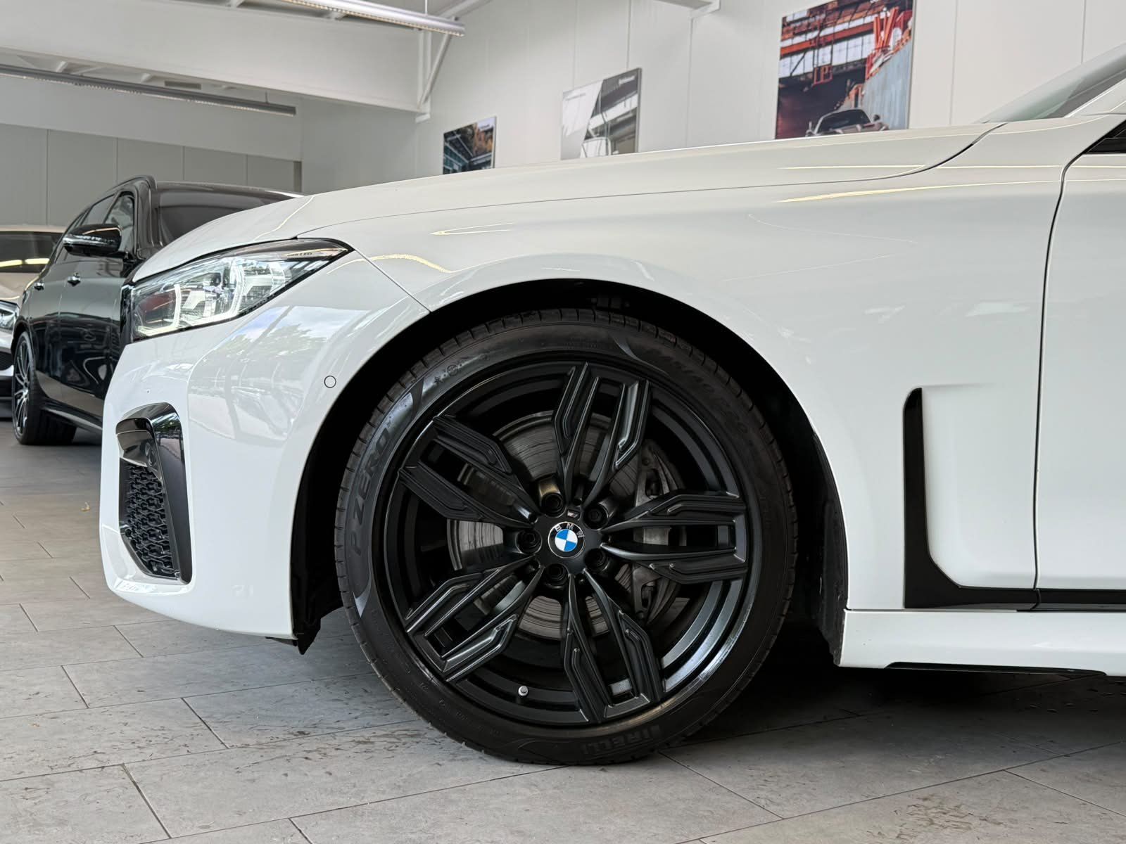 Fahrzeugabbildung BMW 730 d M Sport LUFTFEDER+HUD+MEMORY+EDW+FAS+20"