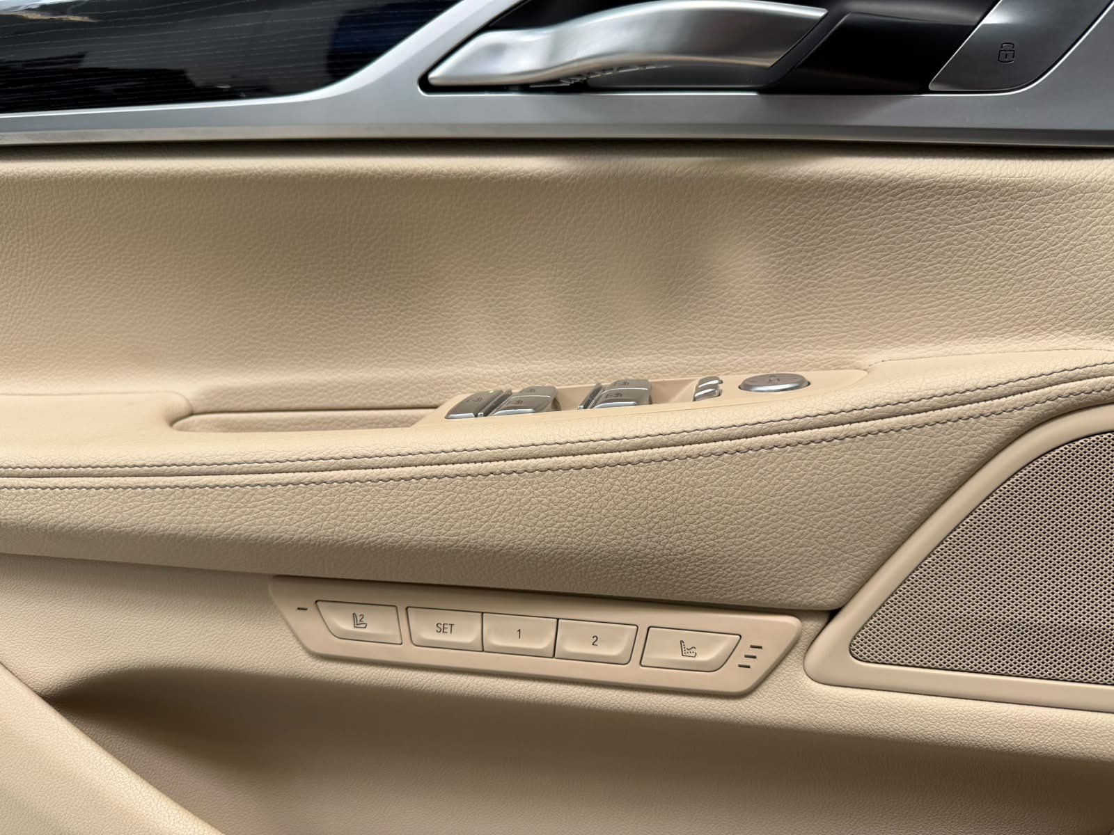 Fahrzeugabbildung BMW 730 d M Sport LUFTFEDER+HUD+MEMORY+EDW+FAS+20"
