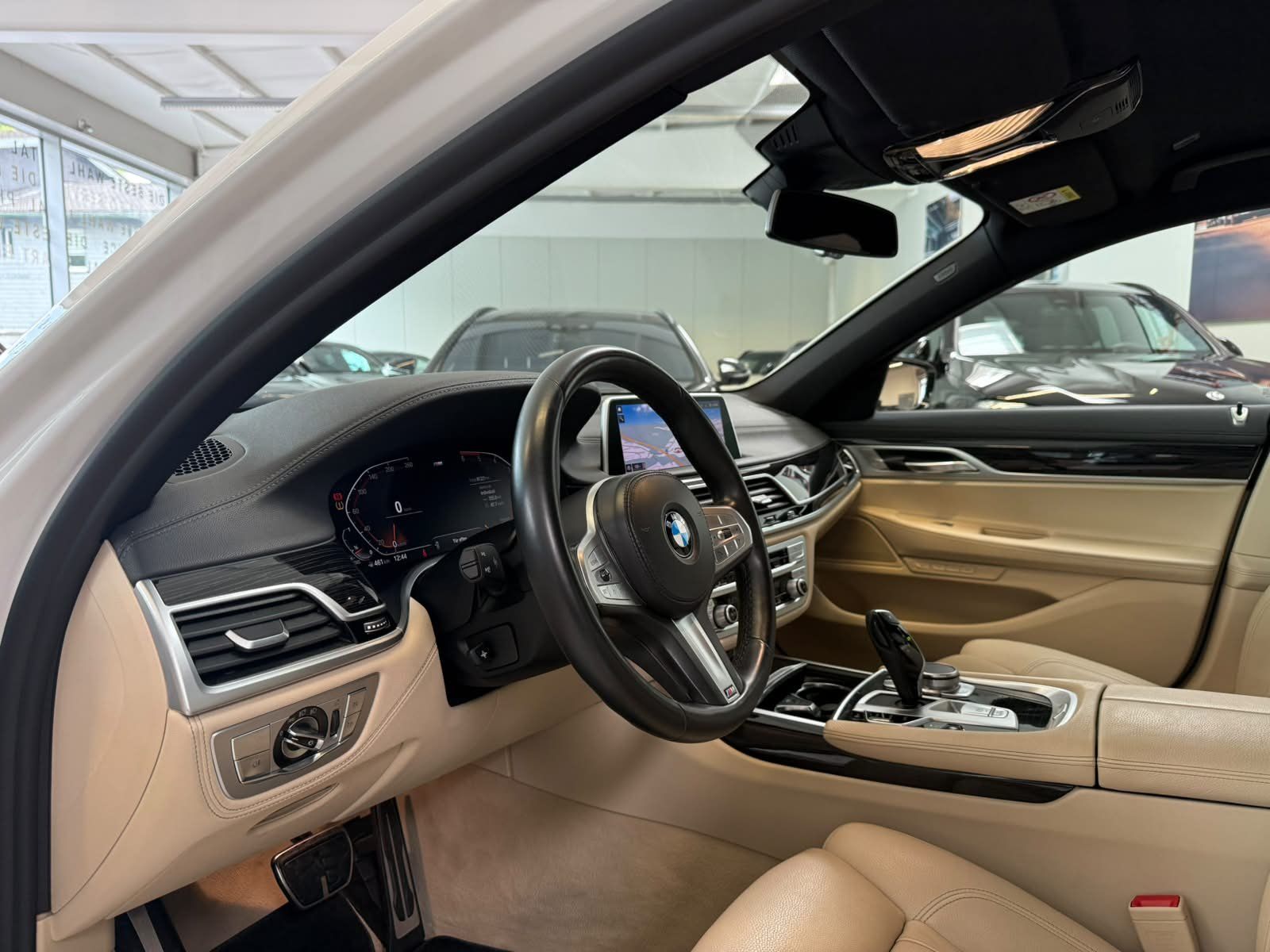Fahrzeugabbildung BMW 730 d M Sport LUFTFEDER+HUD+MEMORY+EDW+FAS+20"