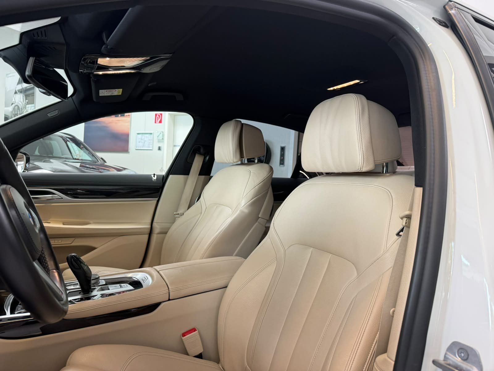 Fahrzeugabbildung BMW 730 d M Sport LUFTFEDER+HUD+MEMORY+EDW+FAS+20"