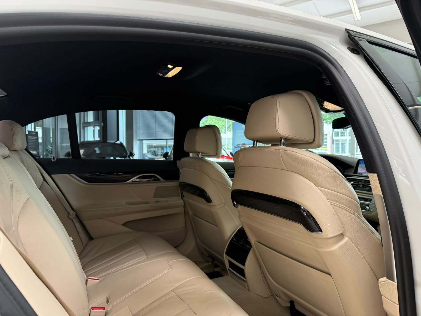 Fahrzeugabbildung BMW 730 d M Sport LUFTFEDER+HUD+MEMORY+EDW+FAS+20"