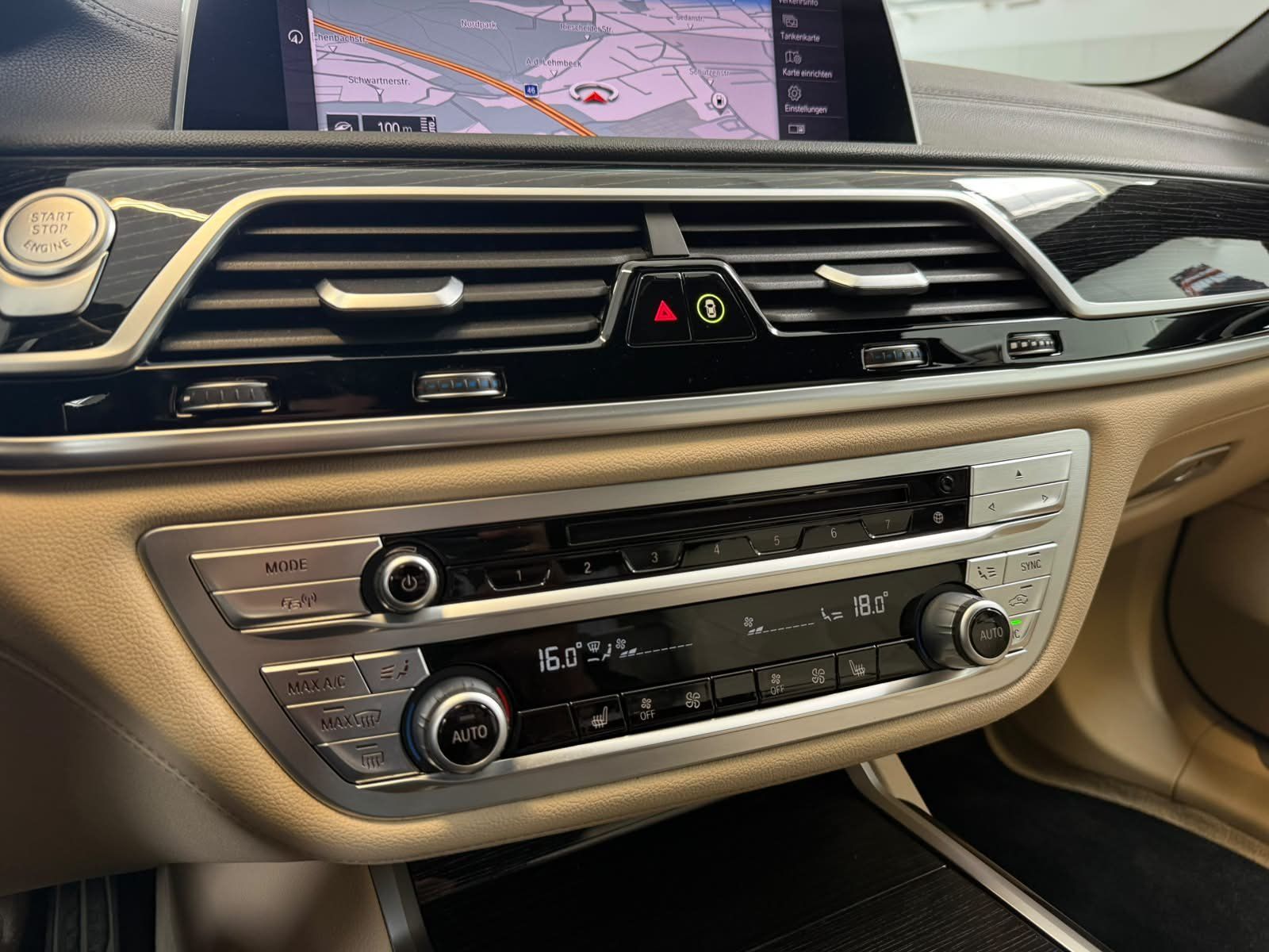 Fahrzeugabbildung BMW 730 d M Sport LUFTFEDER+HUD+MEMORY+EDW+FAS+20"