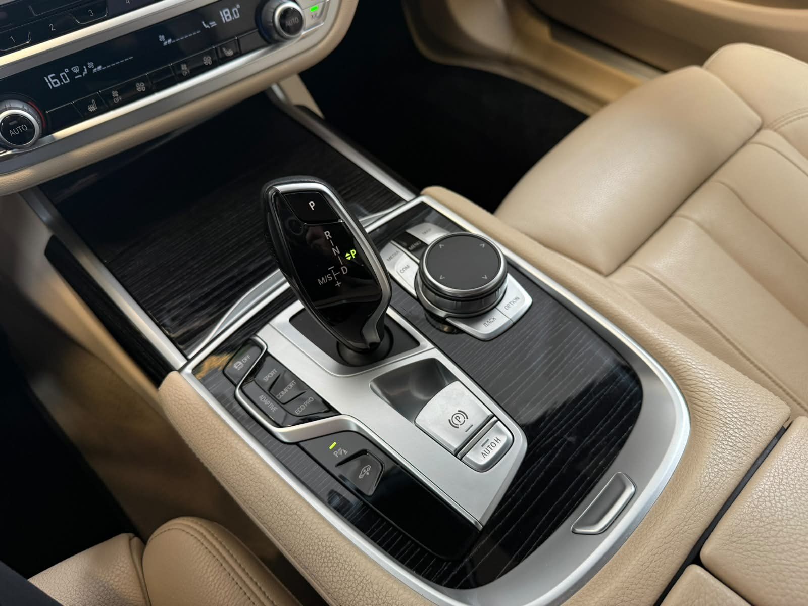 Fahrzeugabbildung BMW 730 d M Sport LUFTFEDER+HUD+MEMORY+EDW+FAS+20"