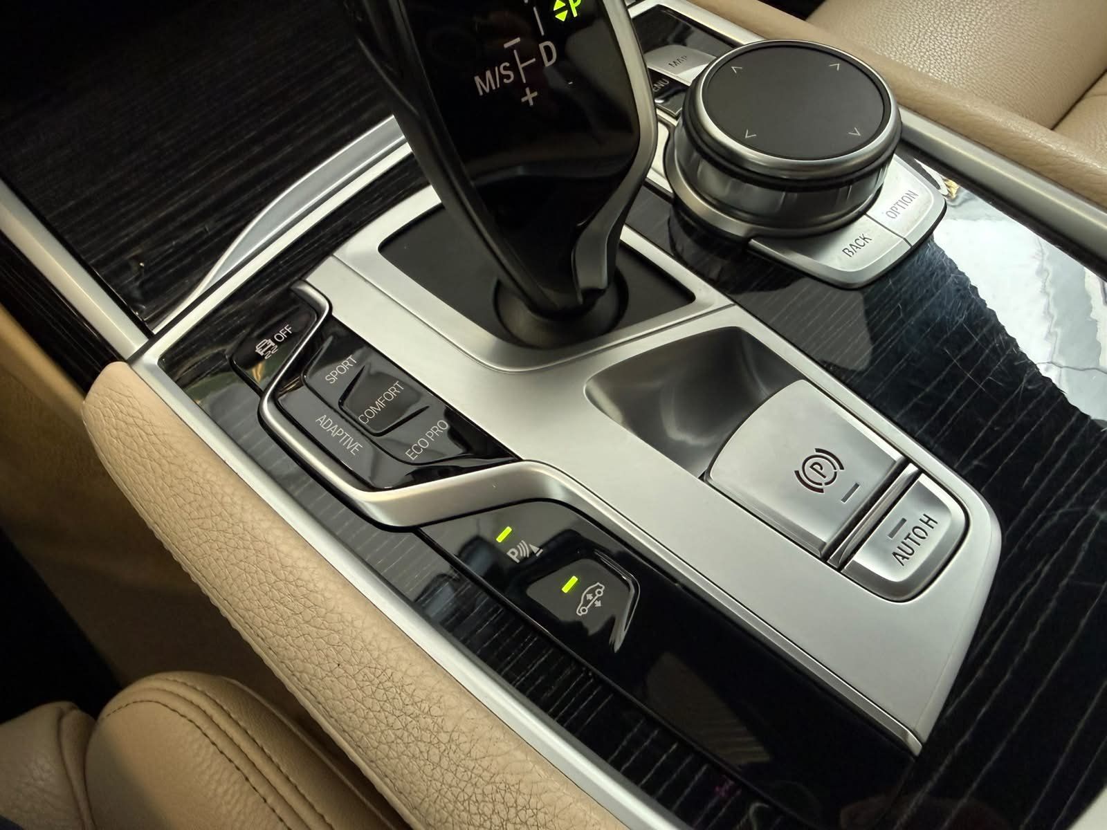 Fahrzeugabbildung BMW 730 d M Sport LUFTFEDER+HUD+MEMORY+EDW+FAS+20"