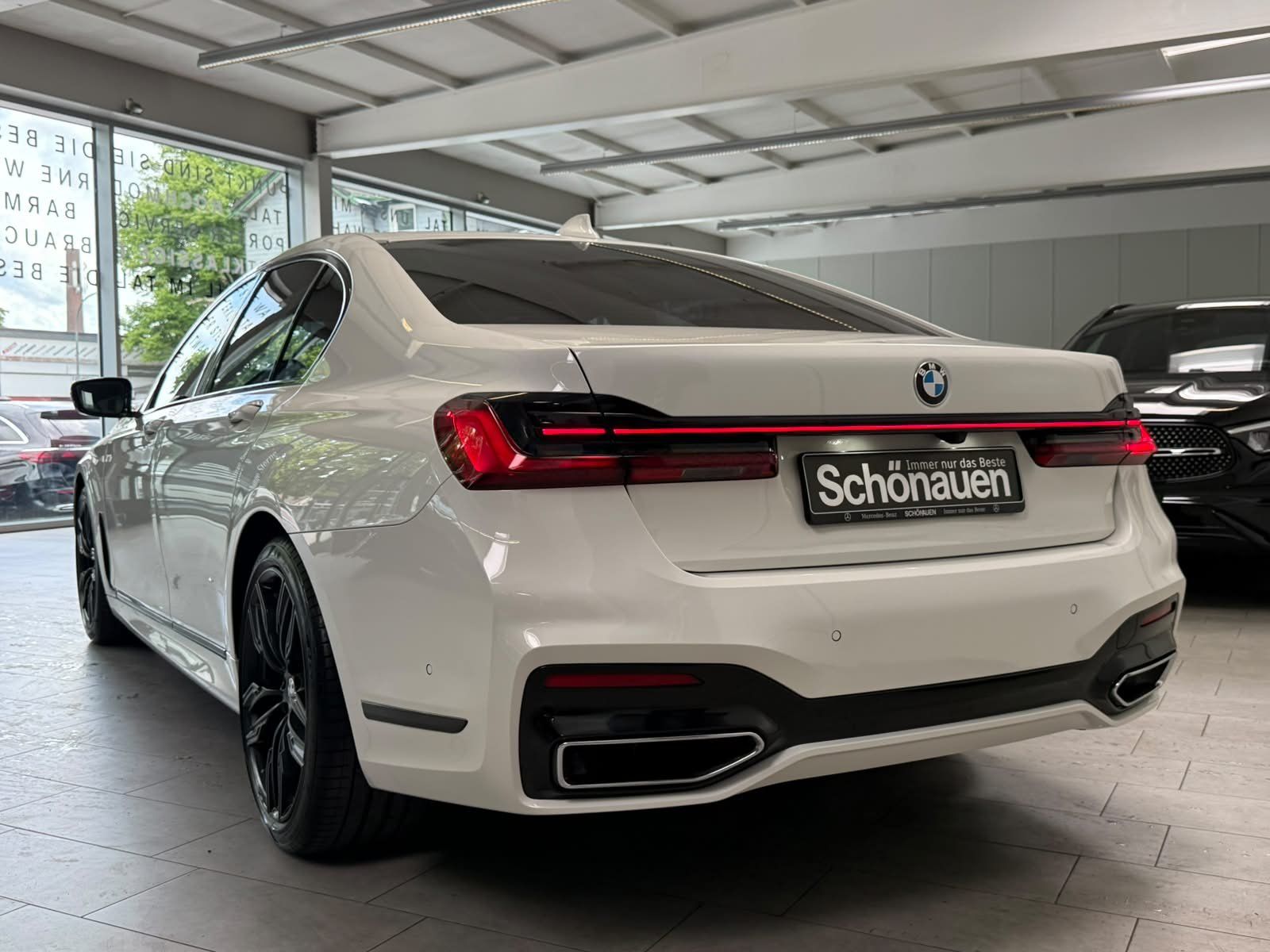 Fahrzeugabbildung BMW 730 d M Sport LUFTFEDER+HUD+MEMORY+EDW+FAS+20"