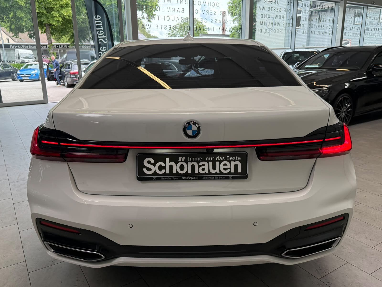 Fahrzeugabbildung BMW 730 d M Sport LUFTFEDER+HUD+MEMORY+EDW+FAS+20"