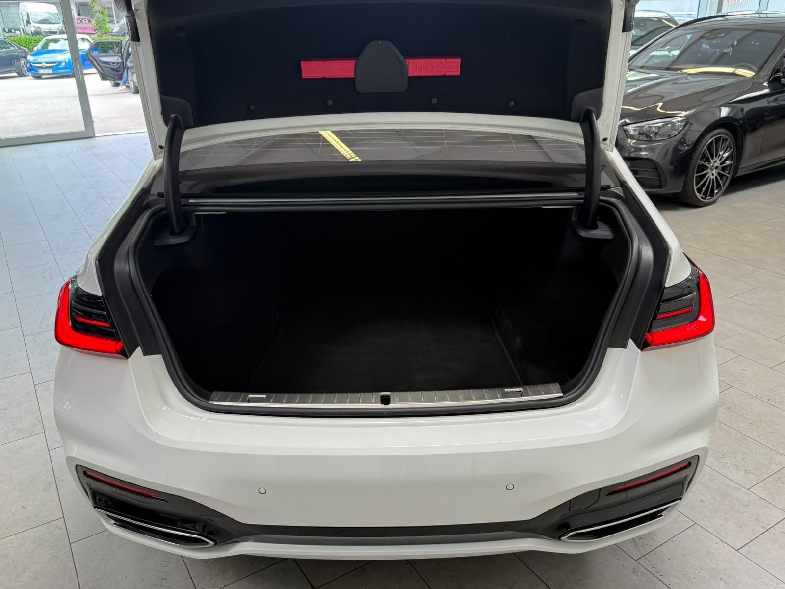 Fahrzeugabbildung BMW 730 d M Sport LUFTFEDER+HUD+MEMORY+EDW+FAS+20"