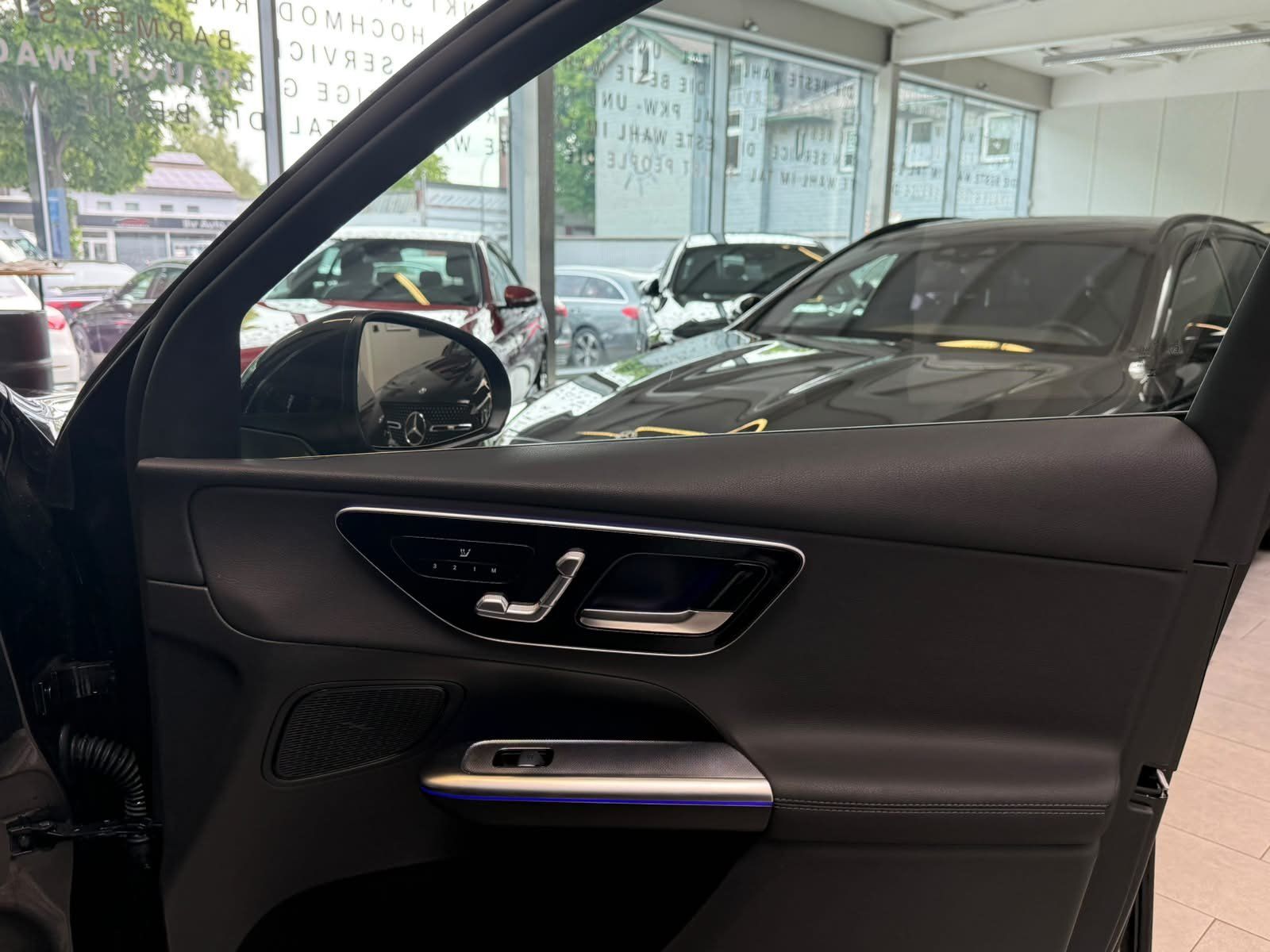 Fahrzeugabbildung Mercedes-Benz GLC 220 d 4M AVANTGARDE ADV. AHK+KEYLESS+DISTR
