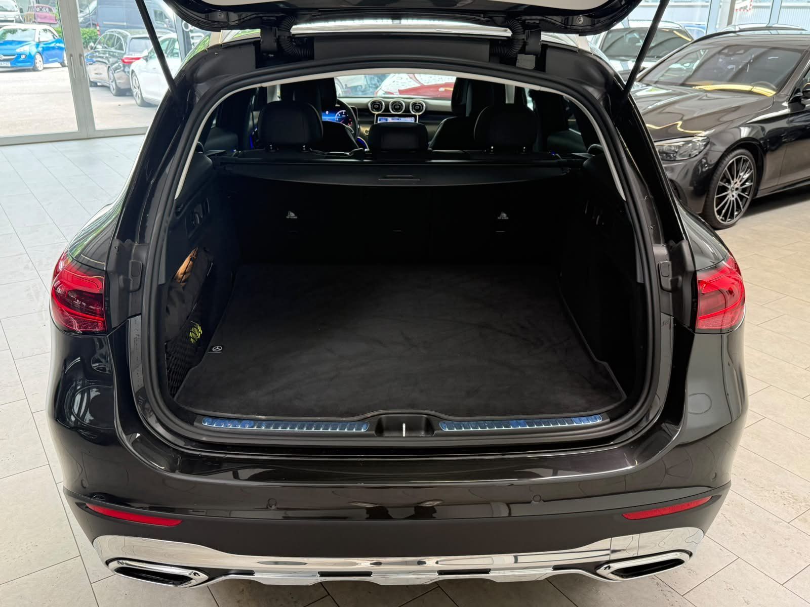 Fahrzeugabbildung Mercedes-Benz GLC 220 d 4M AVANTGARDE ADV. AHK+KEYLESS+DISTR