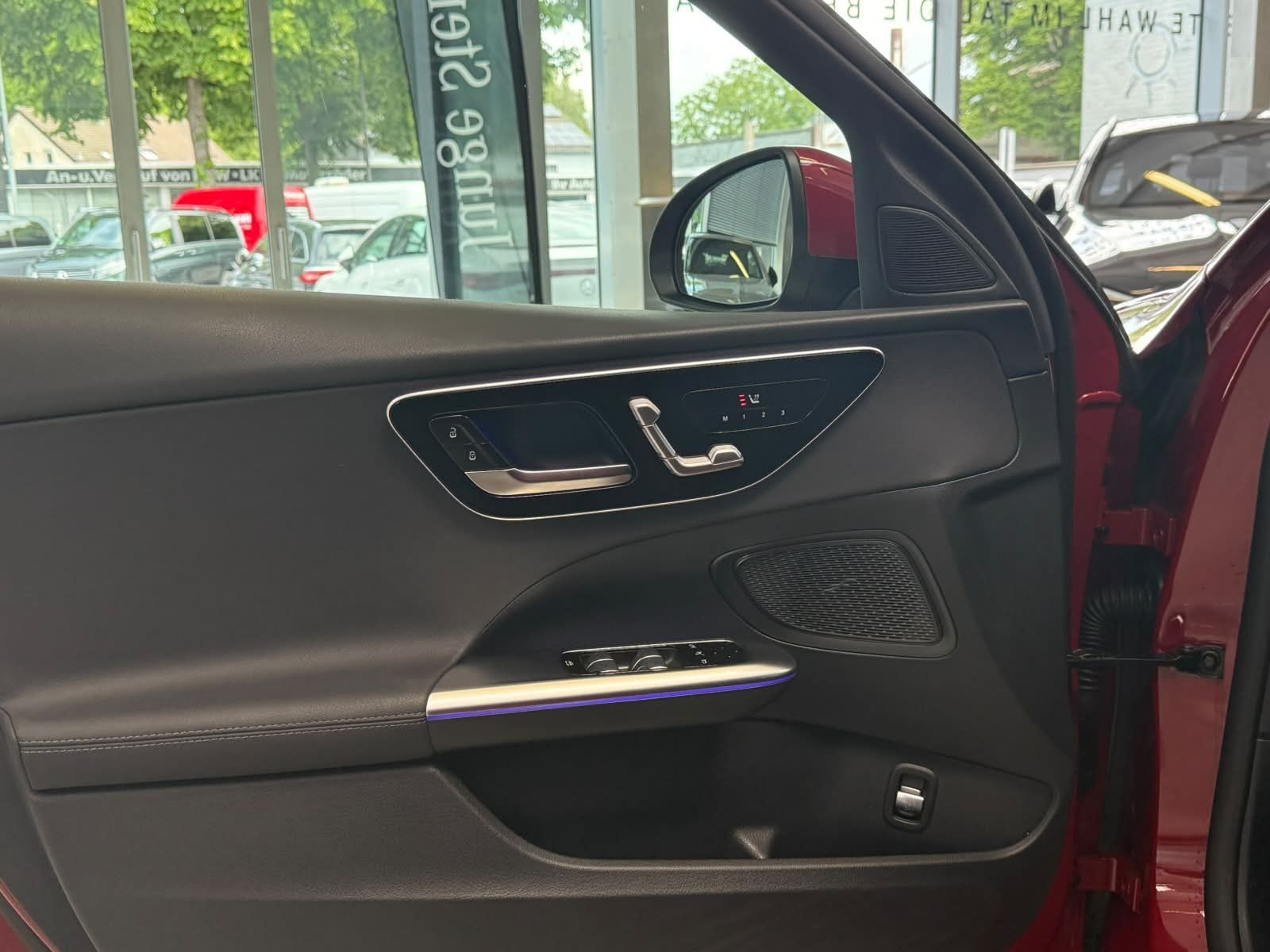 Fahrzeugabbildung Mercedes-Benz C 200 d T AVANTGARDE ADV.PLUS+MEMORY+TOTW+AMBI