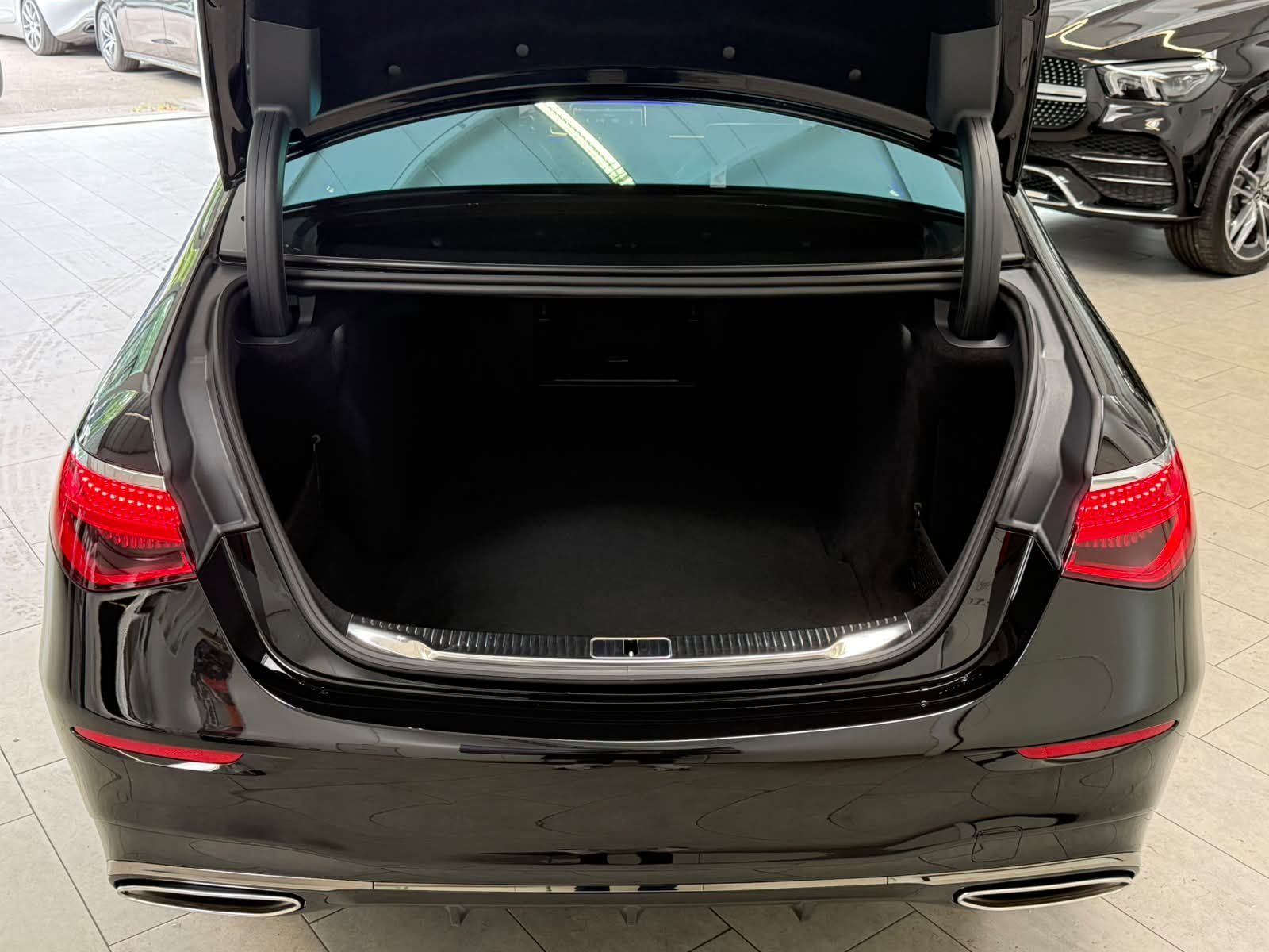 Fahrzeugabbildung Mercedes-Benz S 580 4M Lang AMG+EXECUTIVE+FONDENT+4xMASSAG+HAL